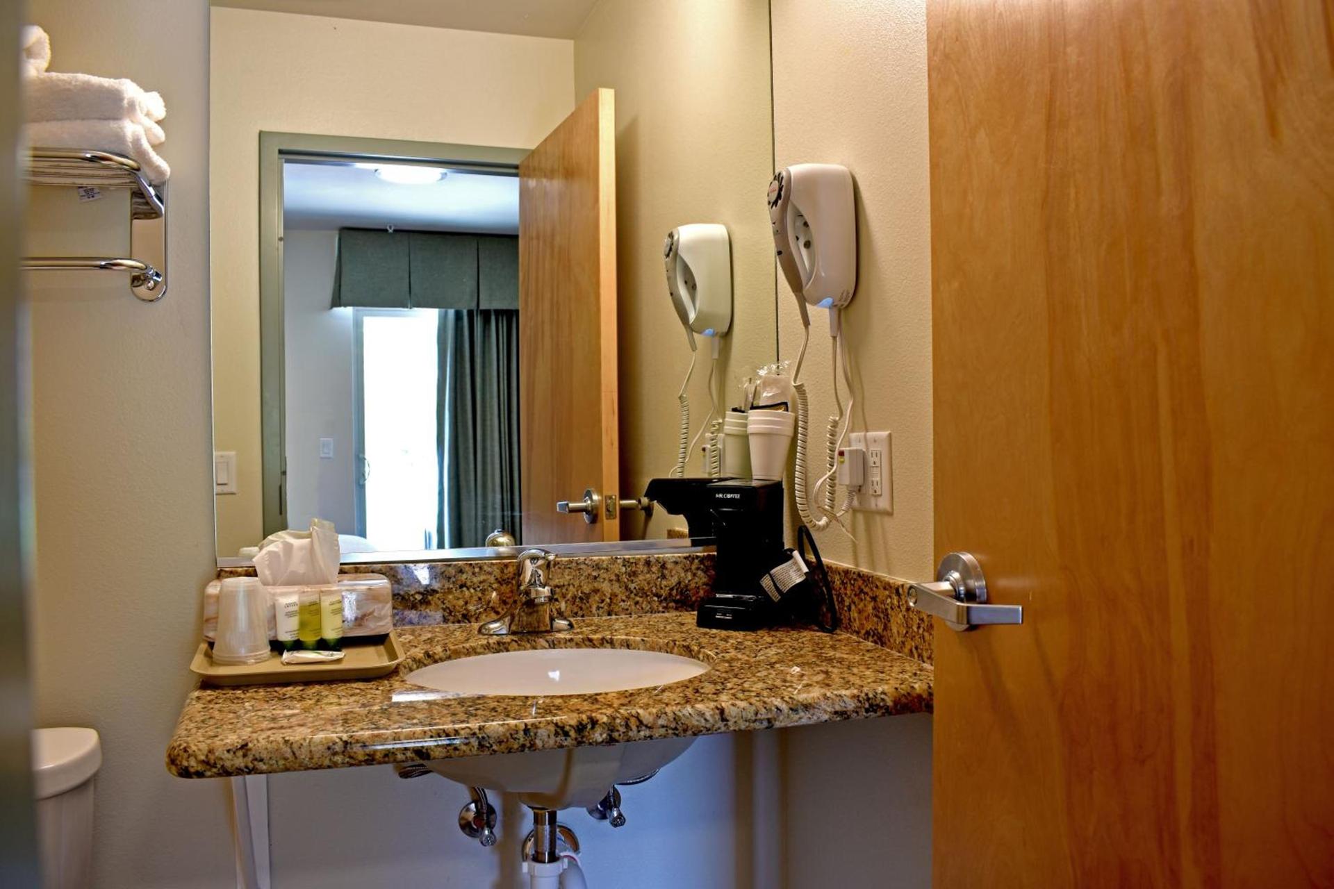 Bumbleberry Inn photo 81