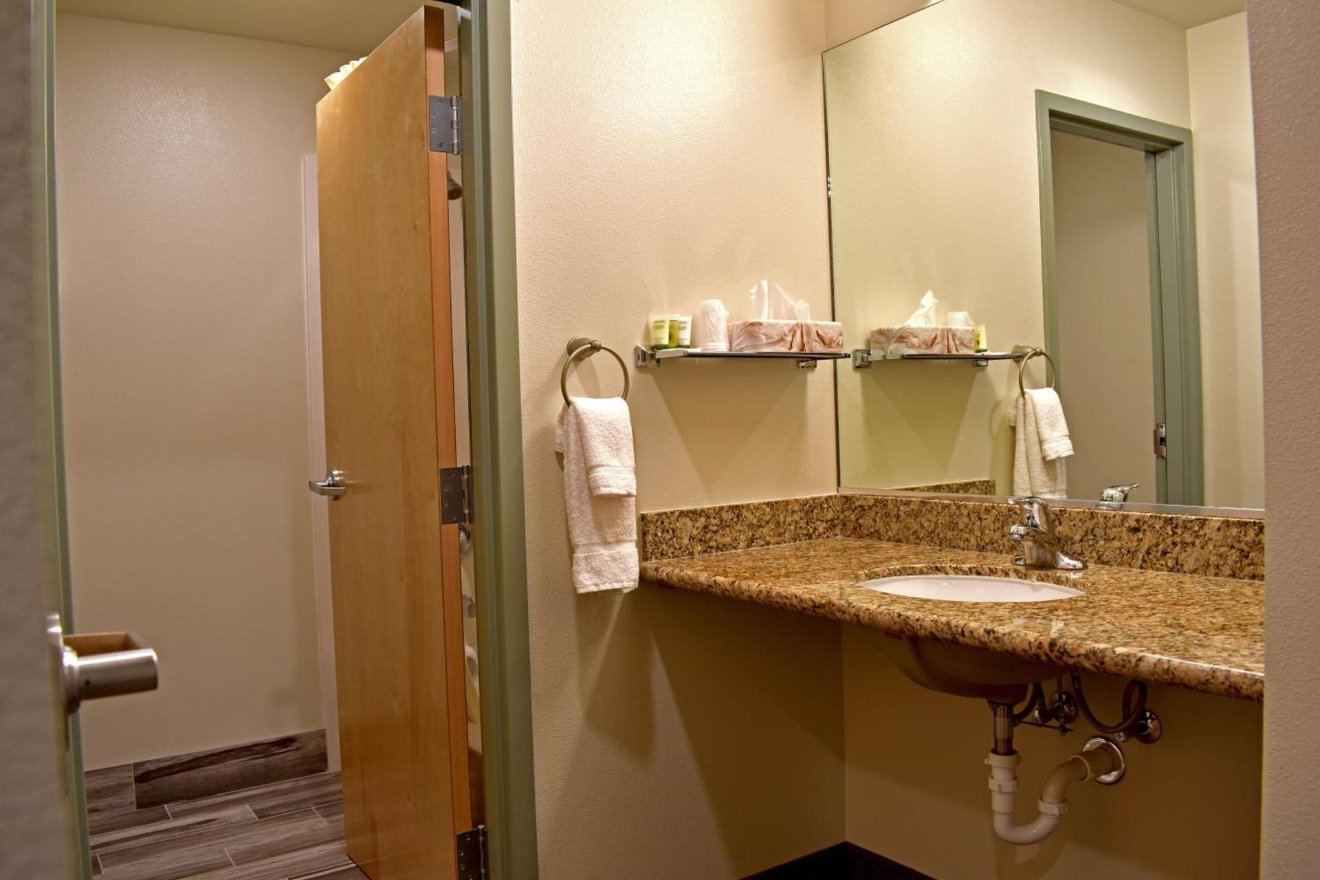 Bumbleberry Inn photo 83