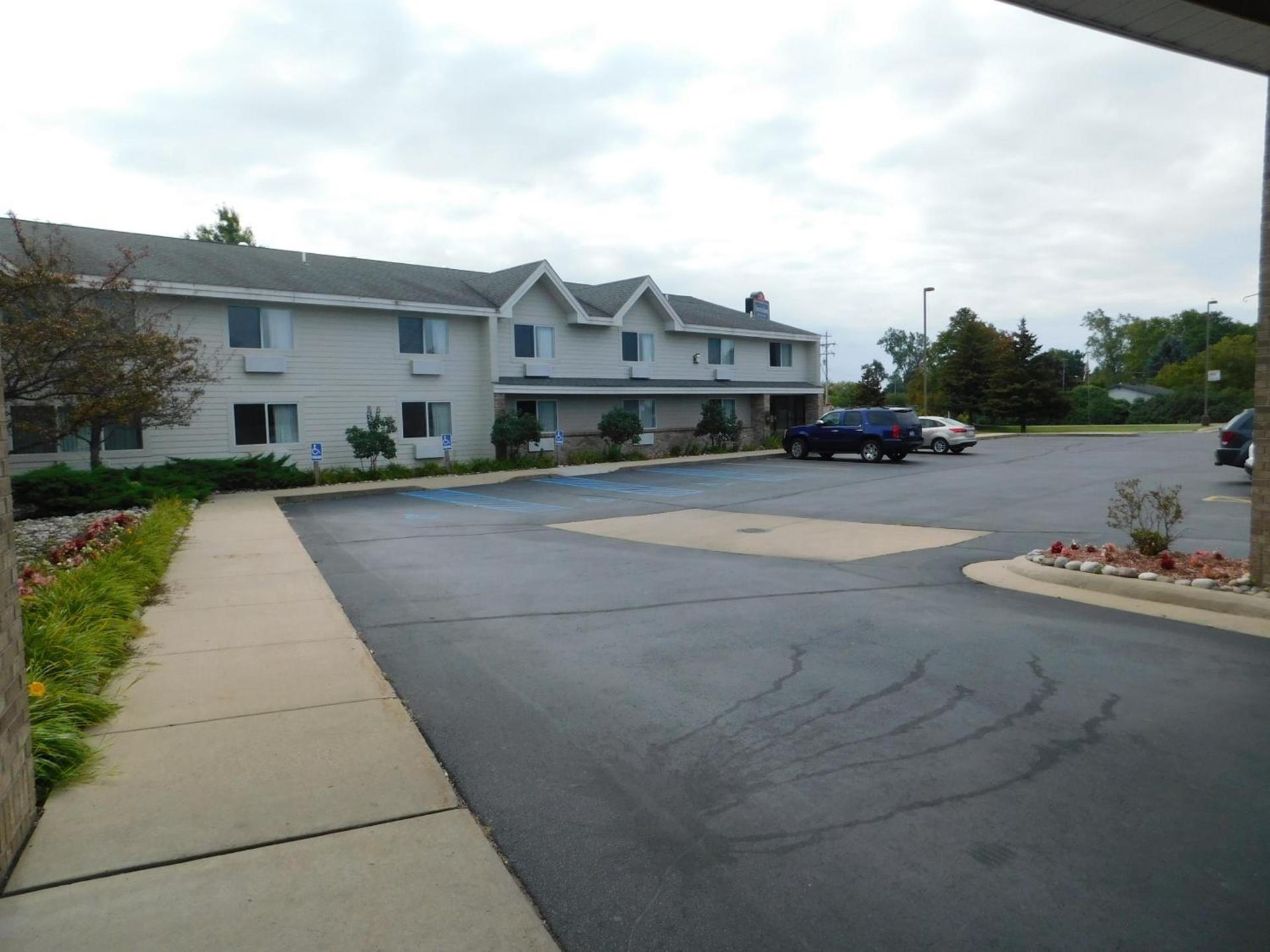 AmericInn by Wyndham Oscoda Near AuSable River photo 2