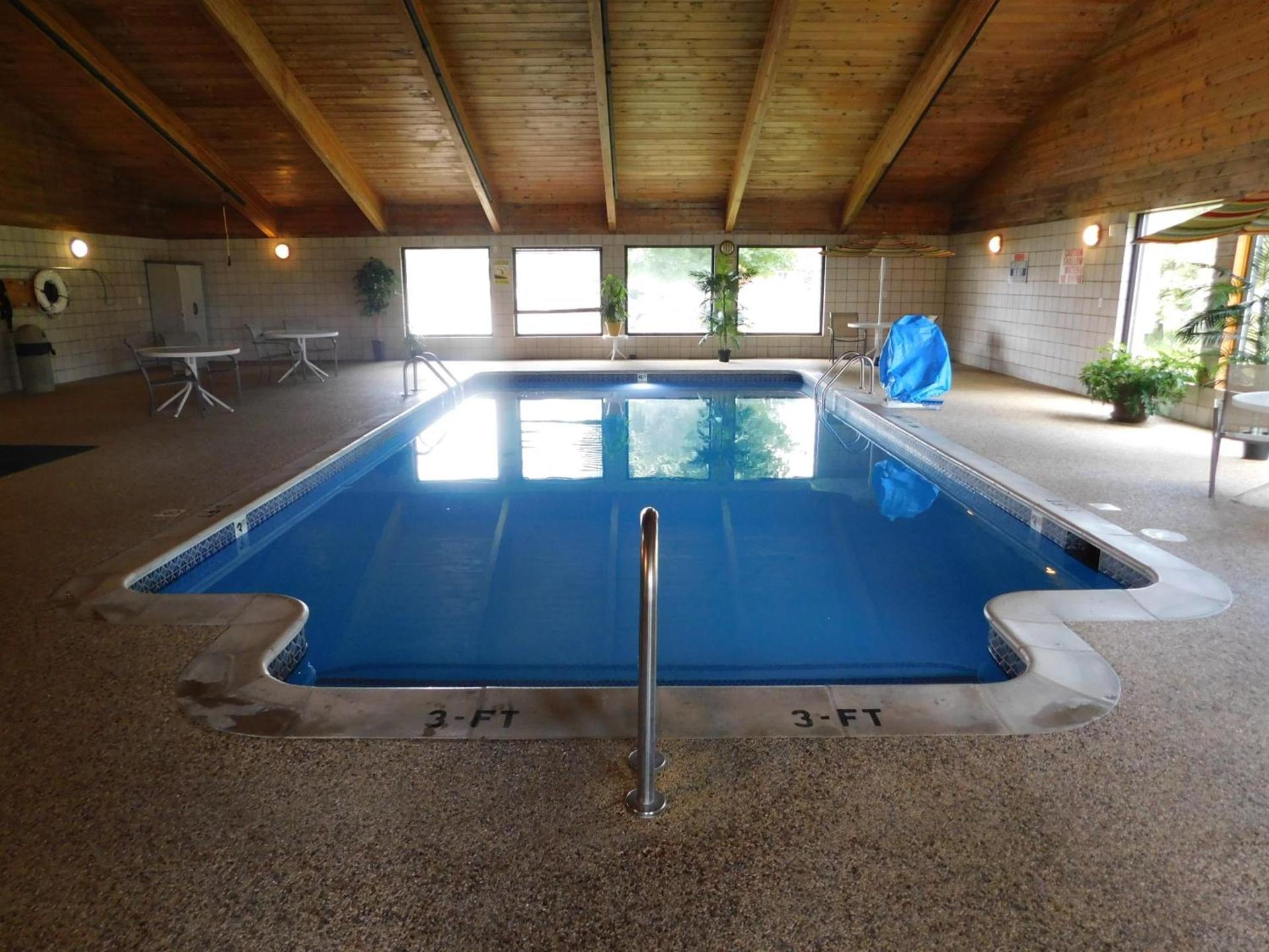 AmericInn by Wyndham Oscoda Near AuSable River photo 13