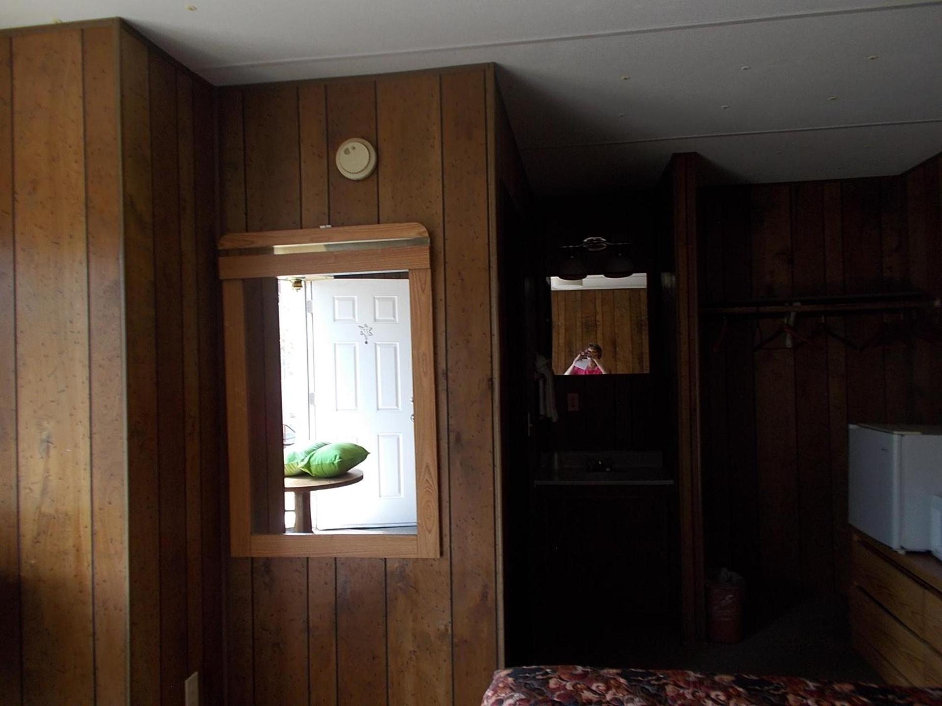 Atomic Inn Beatty Near Death Valley photo 4