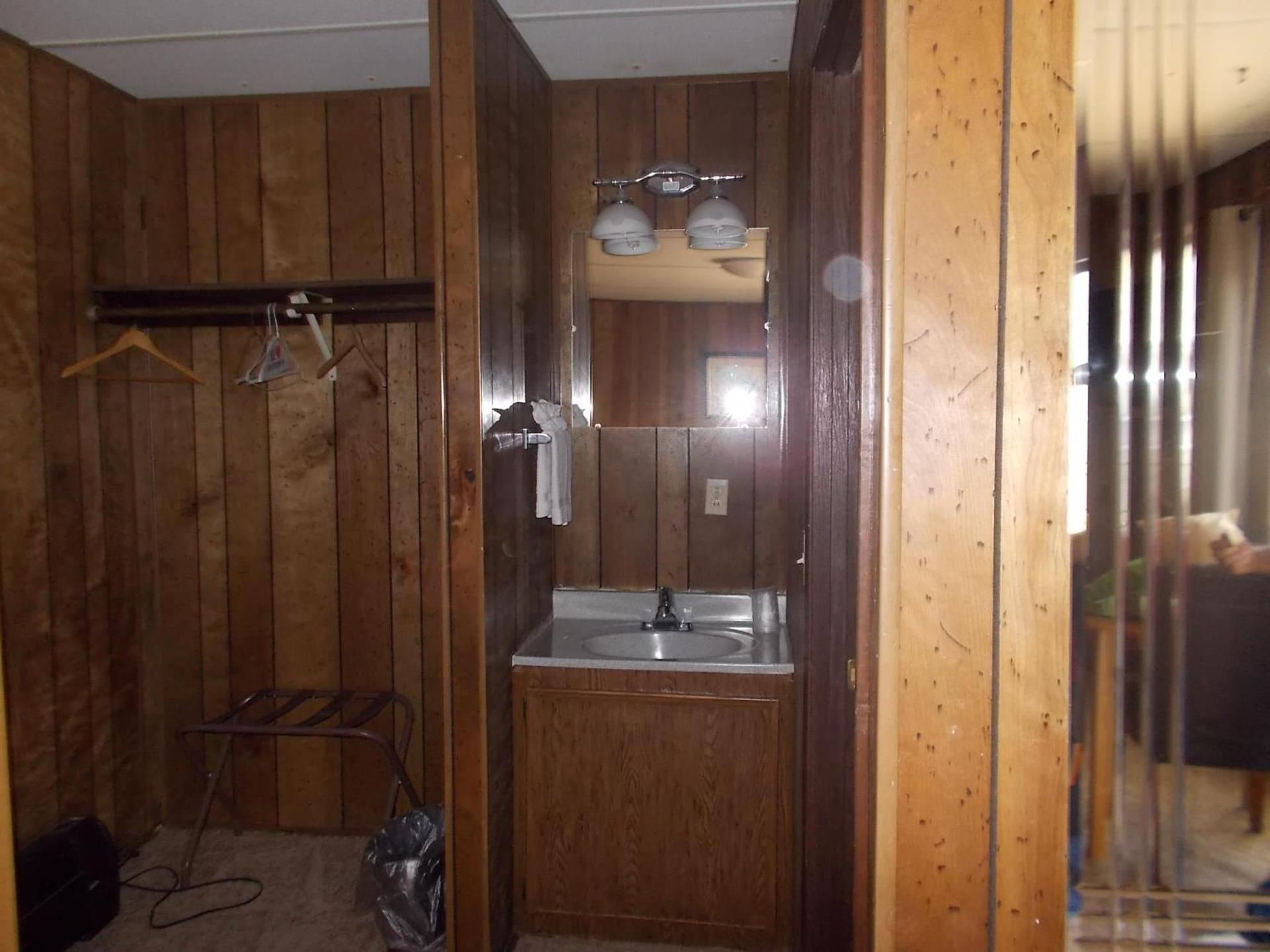 Atomic Inn Beatty Near Death Valley photo 3