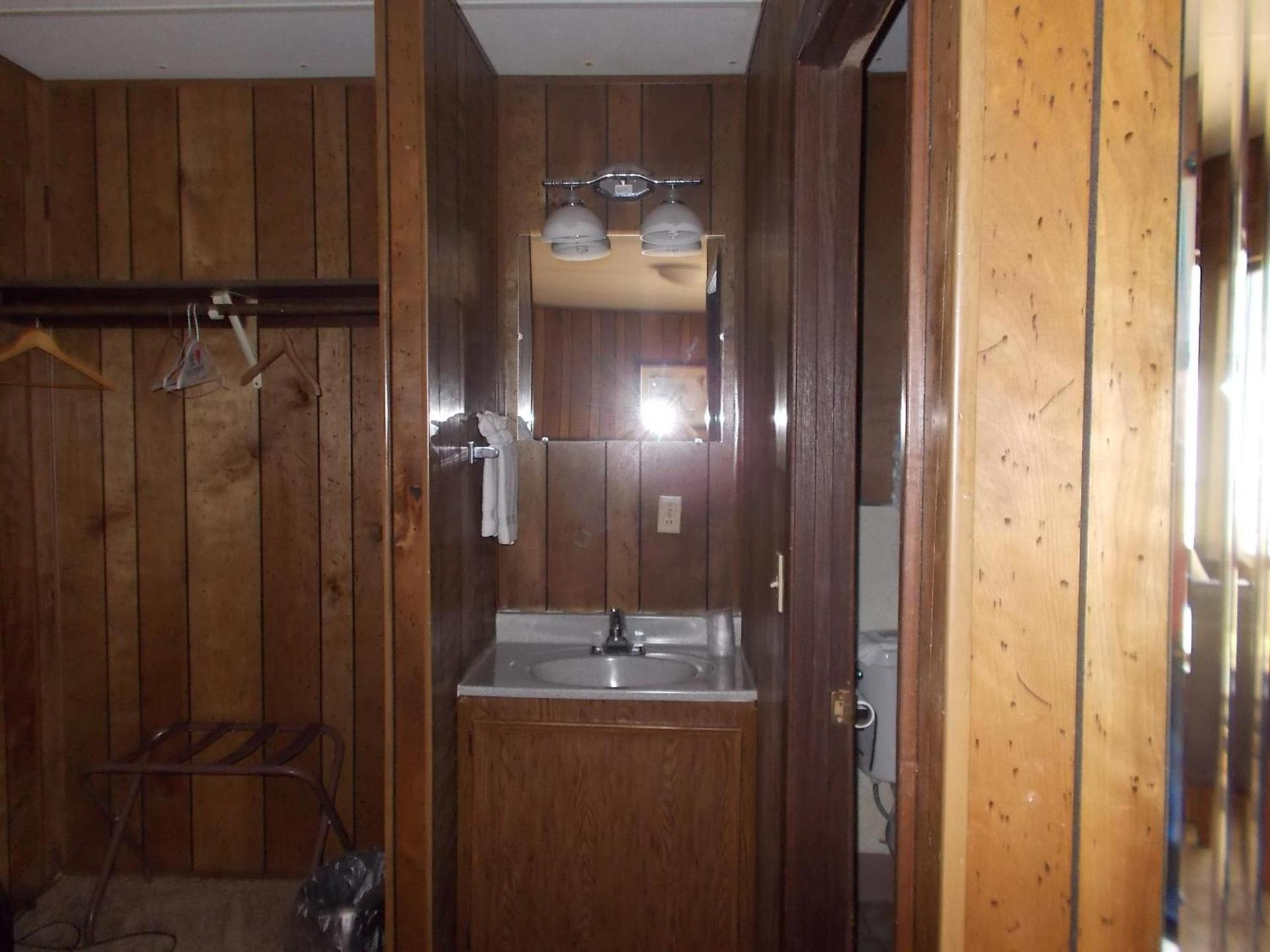 Atomic Inn Beatty Near Death Valley photo 2