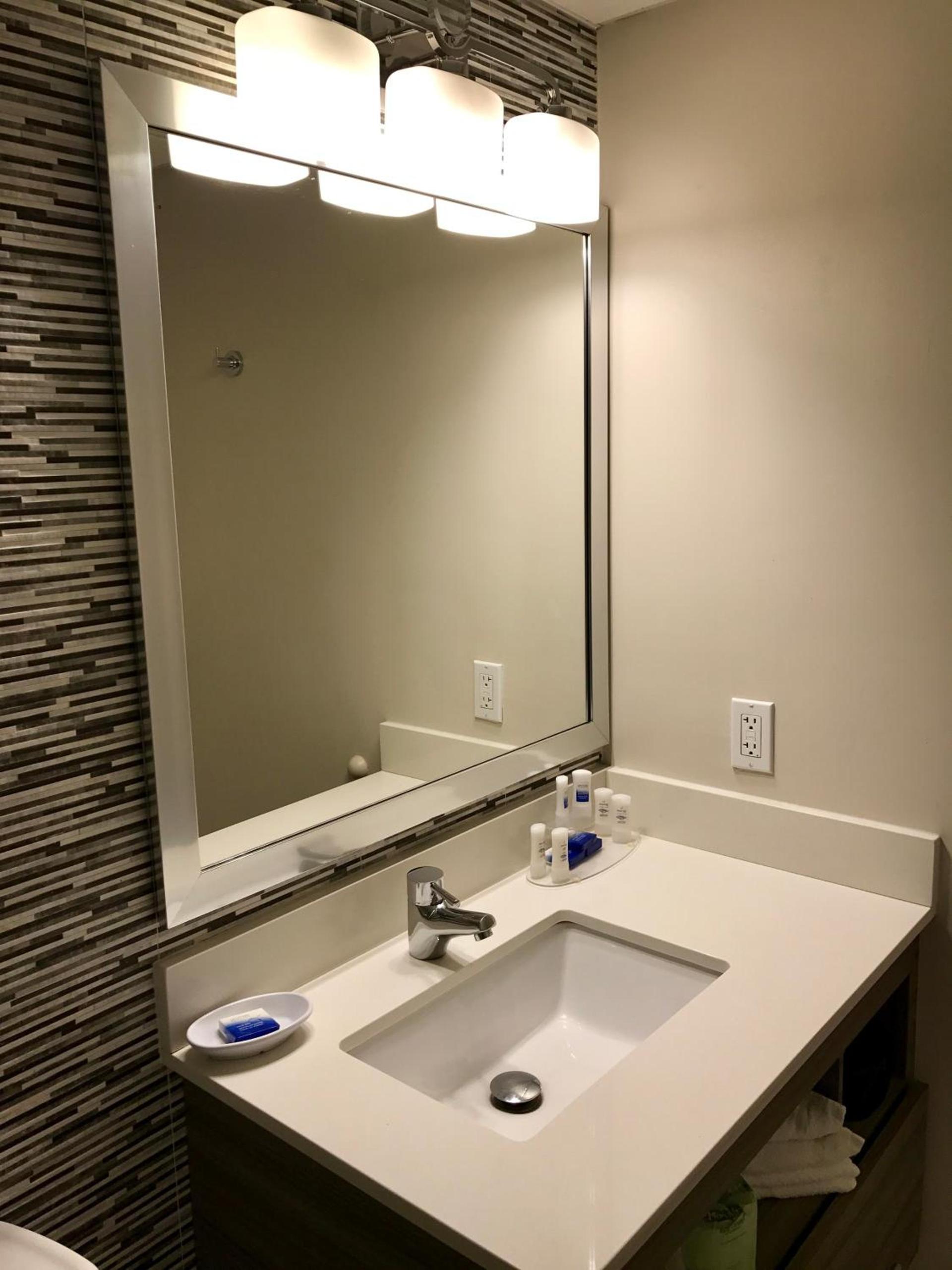 Best Western Plus Brooklyn Bay Hotel photo 44