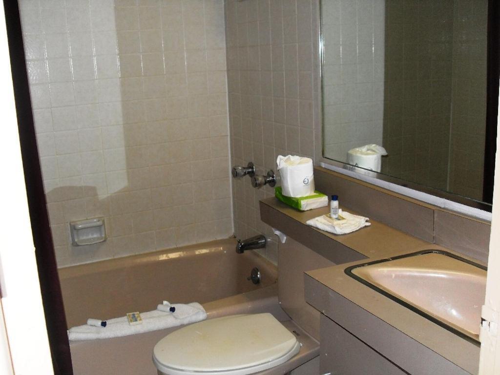 Western Ridge Motel photo 22