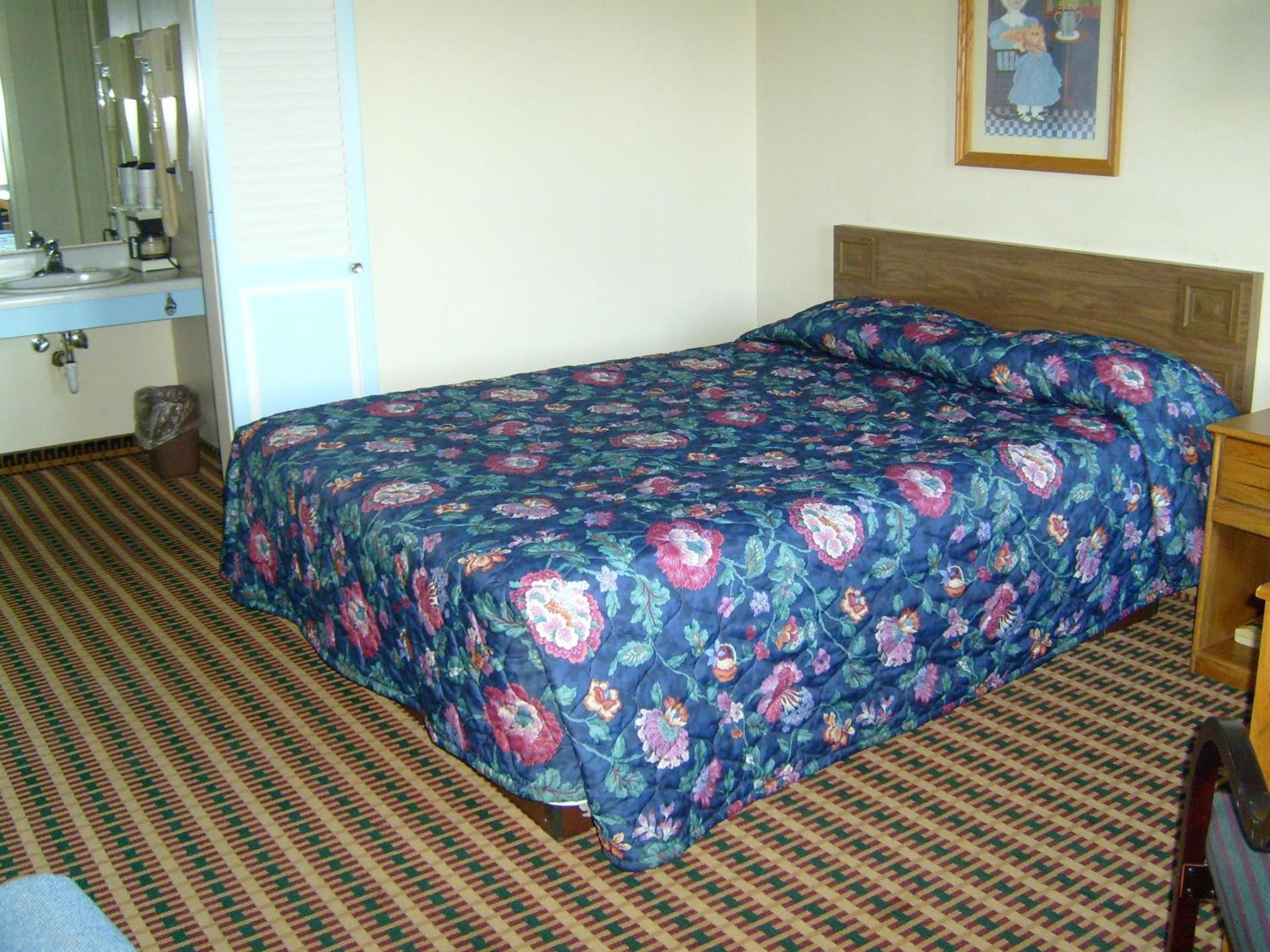 Relax Inn - Shelby photo 7