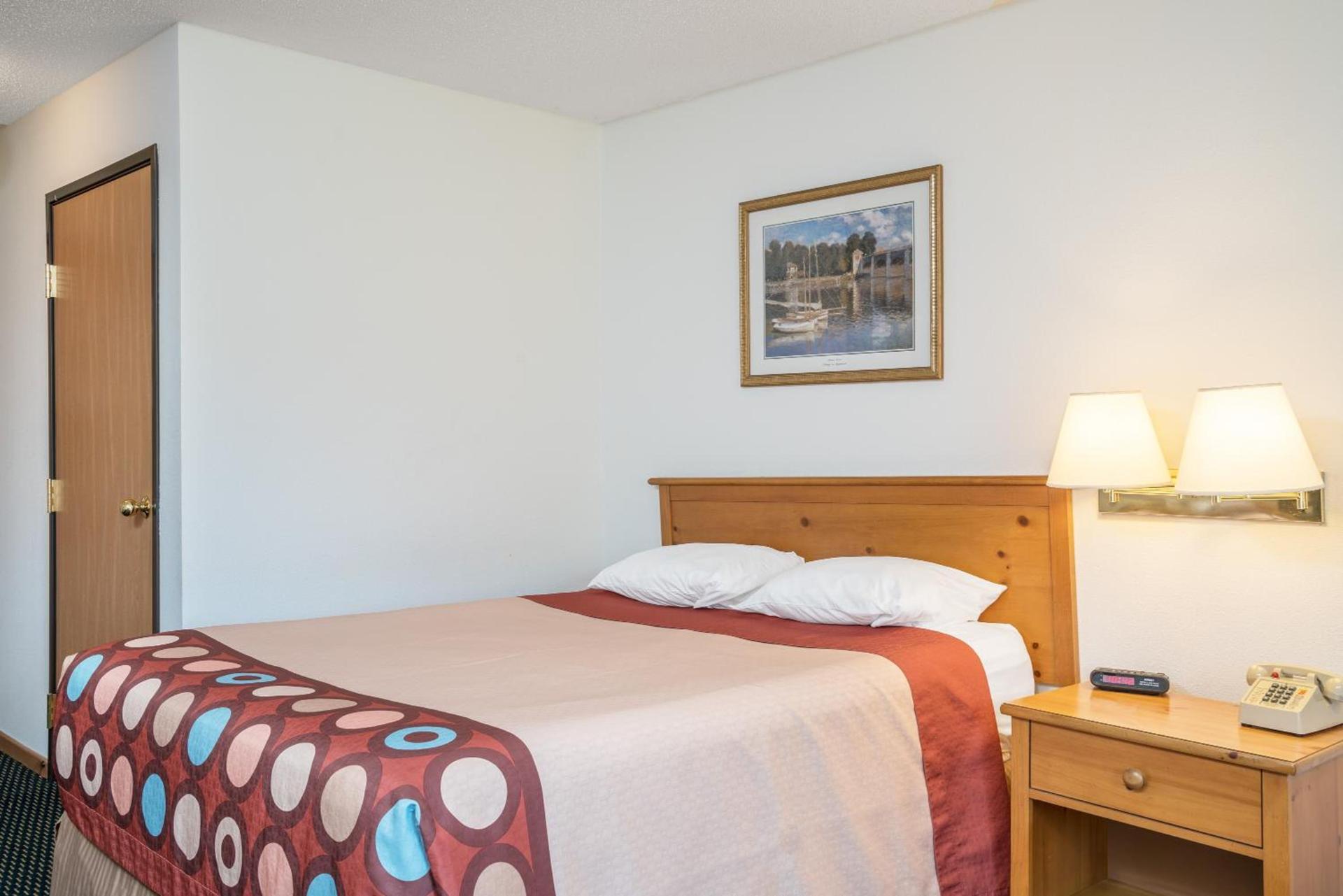 Super 8 by Wyndham Phillips photo 19
