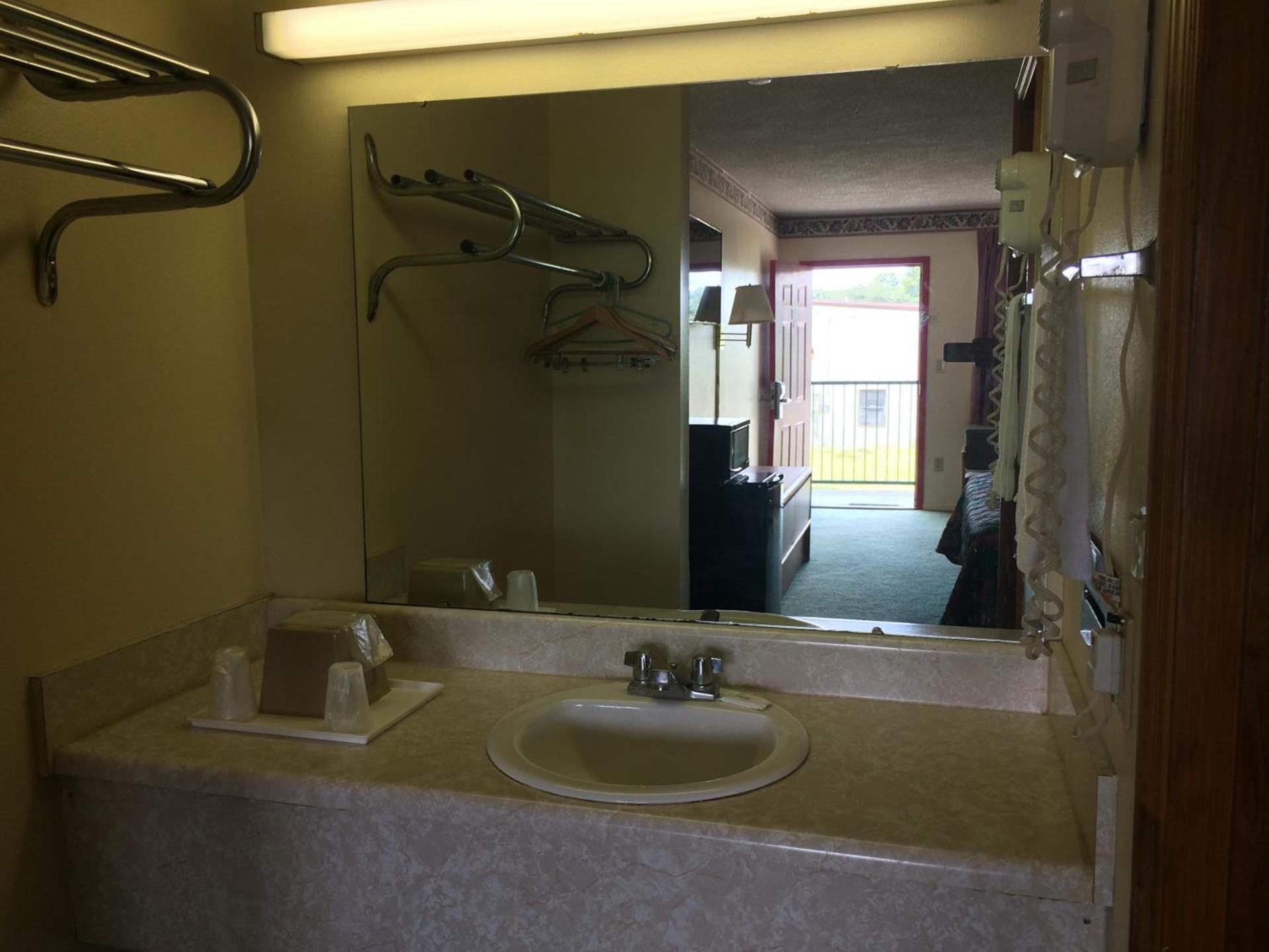 Western Motel - Camilla photo 5