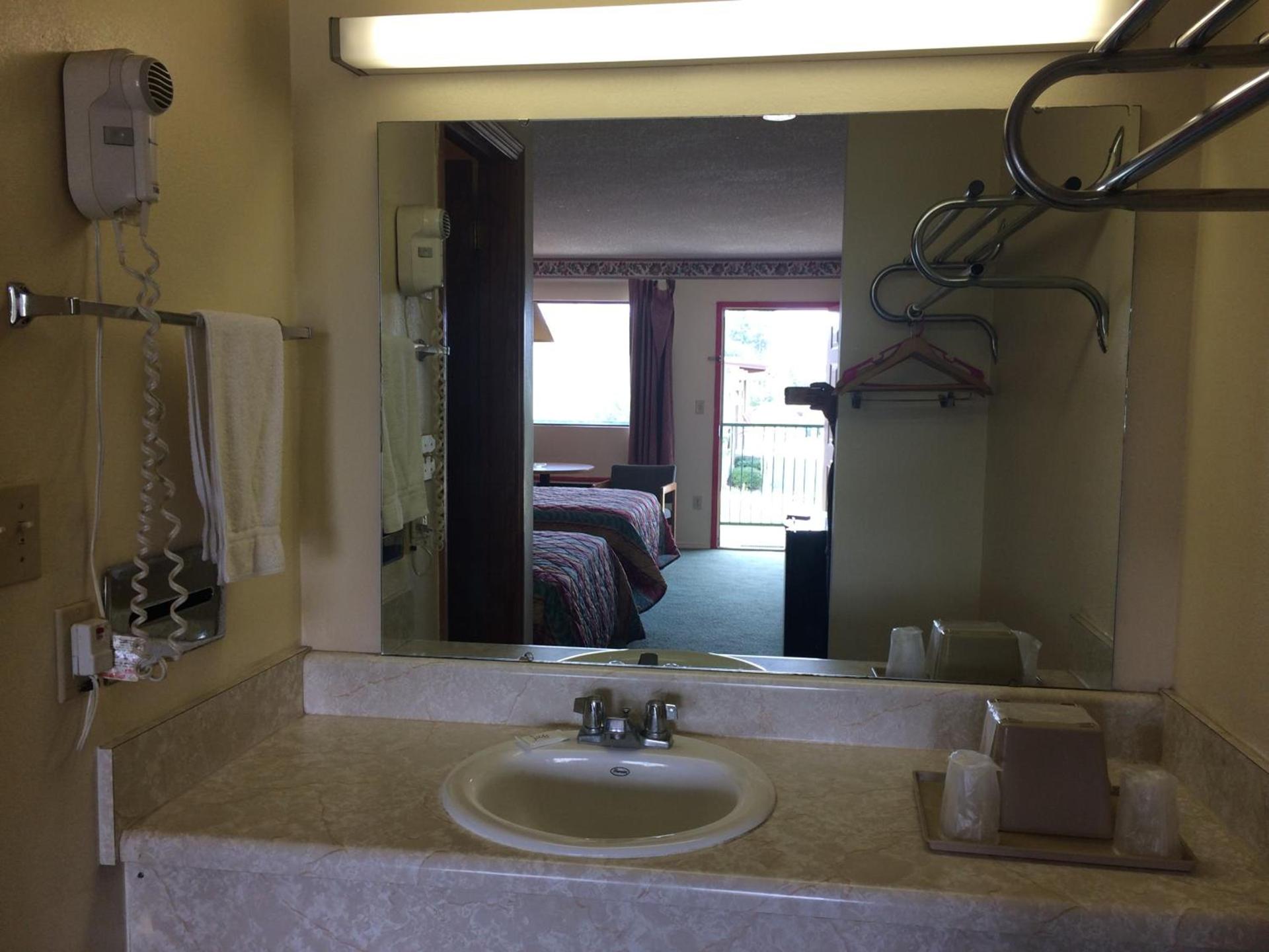 Western Motel - Camilla photo 8