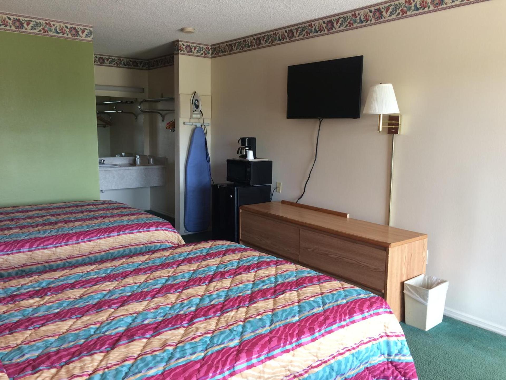 Western Motel - Camilla photo 10