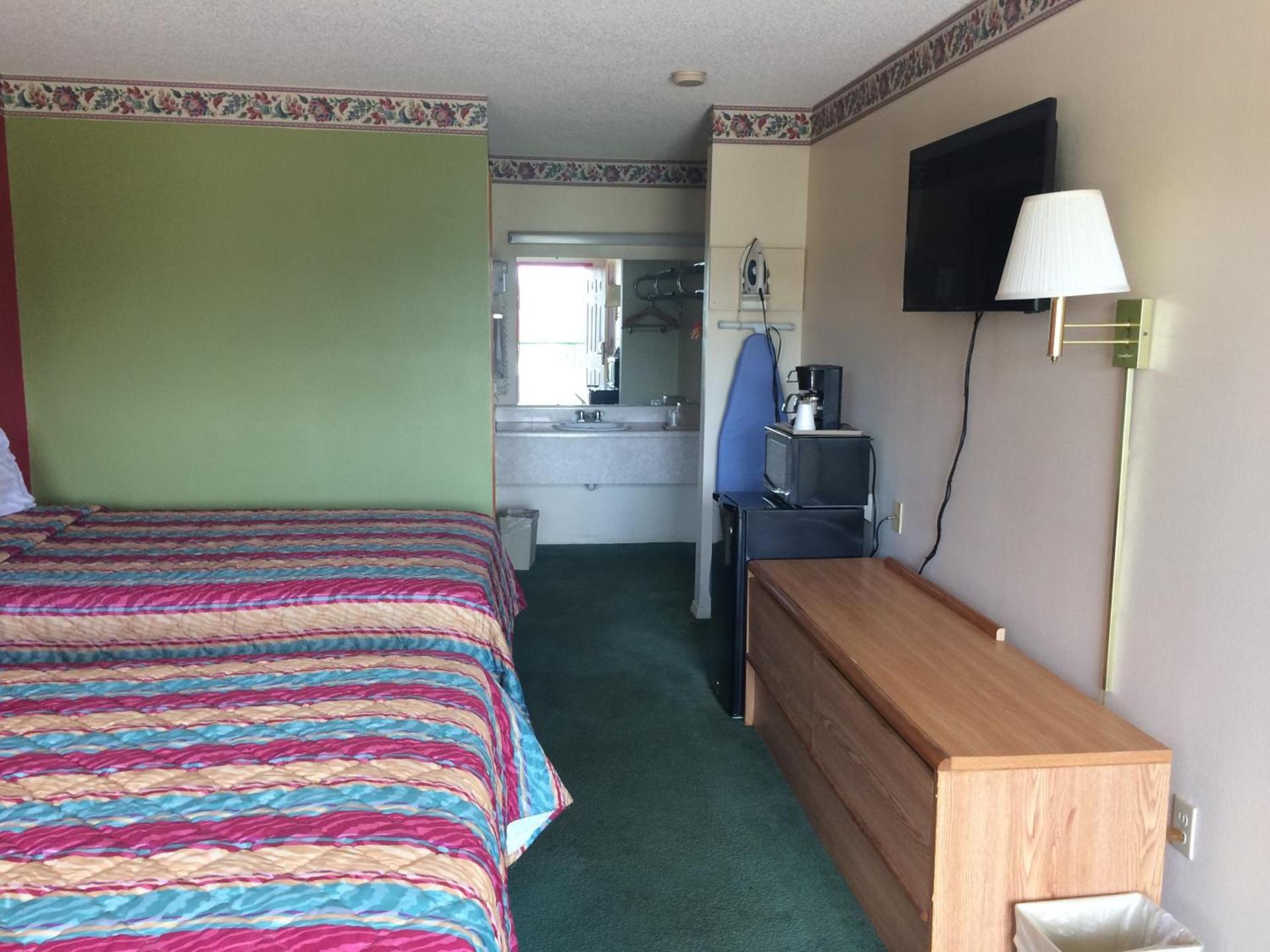 Western Motel - Camilla photo 11