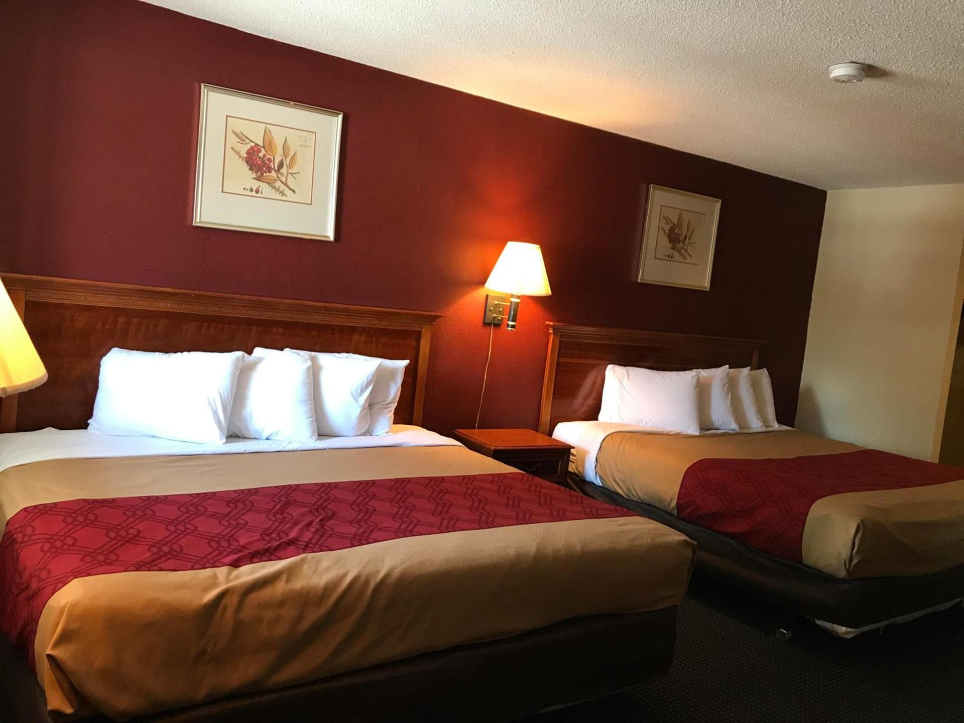 Red Carpet Inn Norwalk photo 20