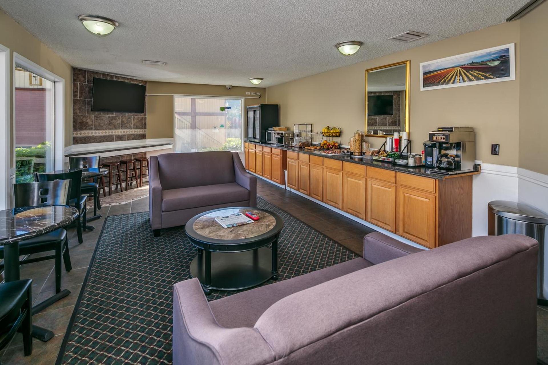 Coachman Inn photo 14