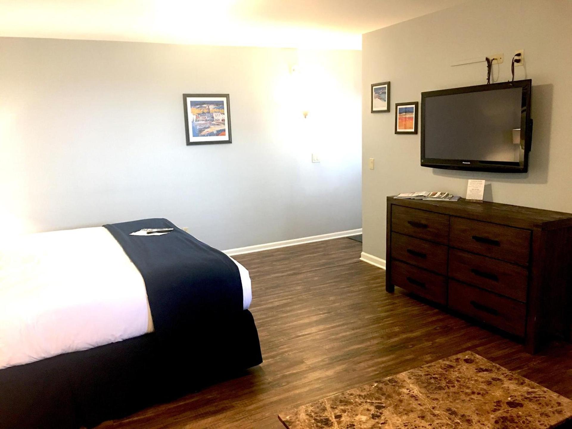 Shorewood Inn photo 13