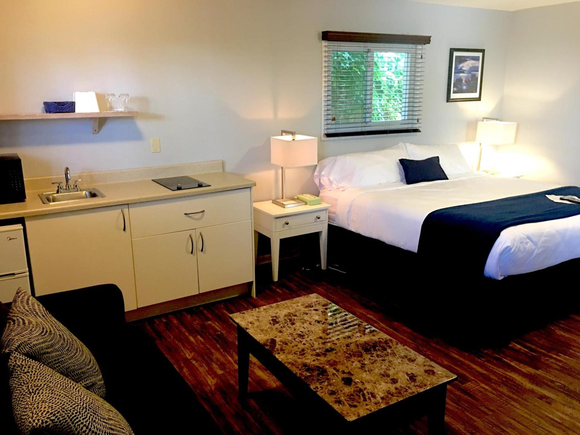 Shorewood Inn photo 11