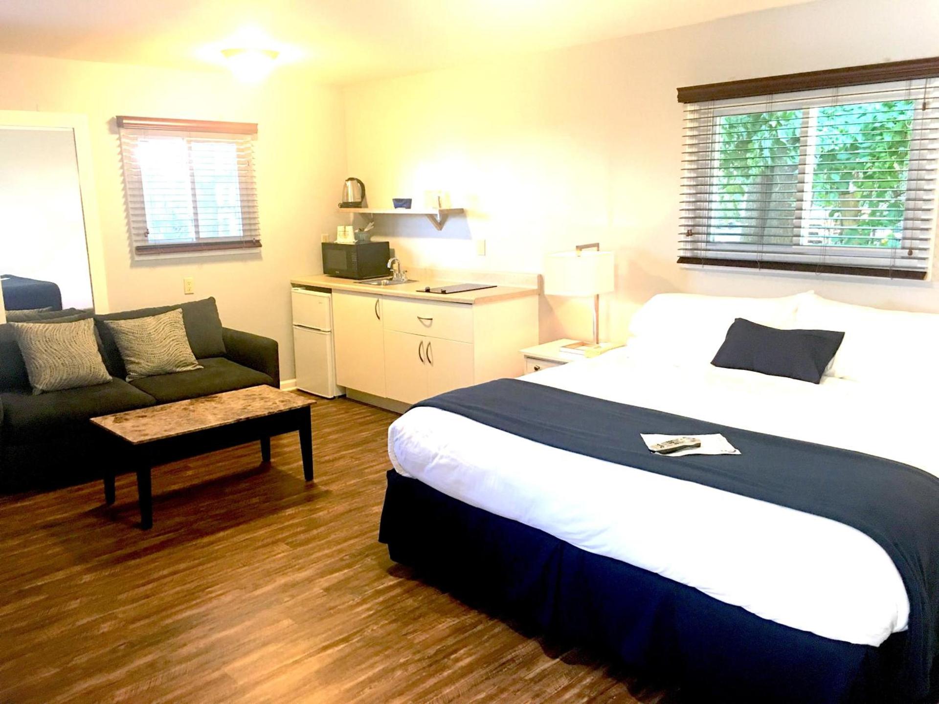 Shorewood Inn photo 17