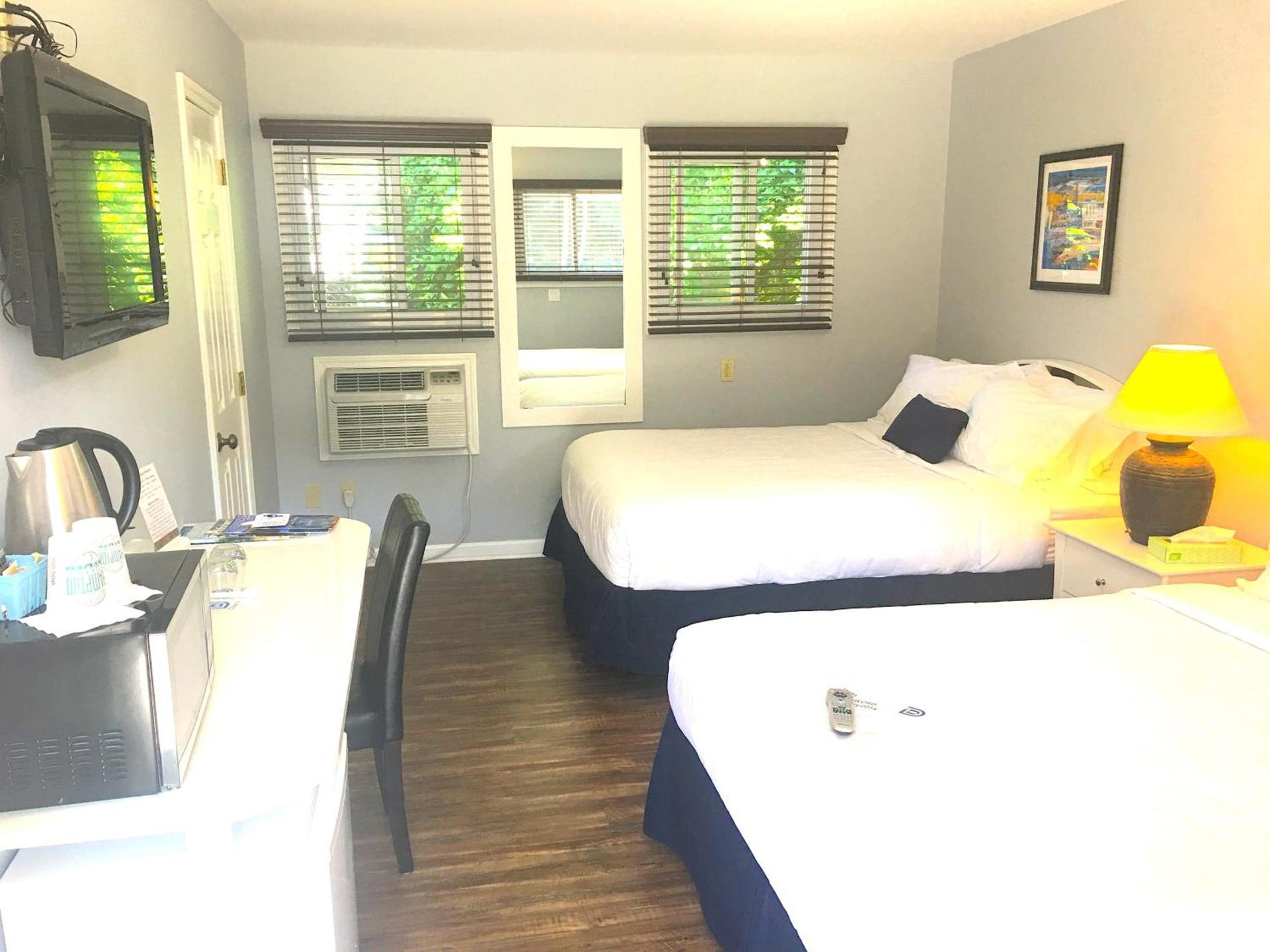 Shorewood Inn photo 5