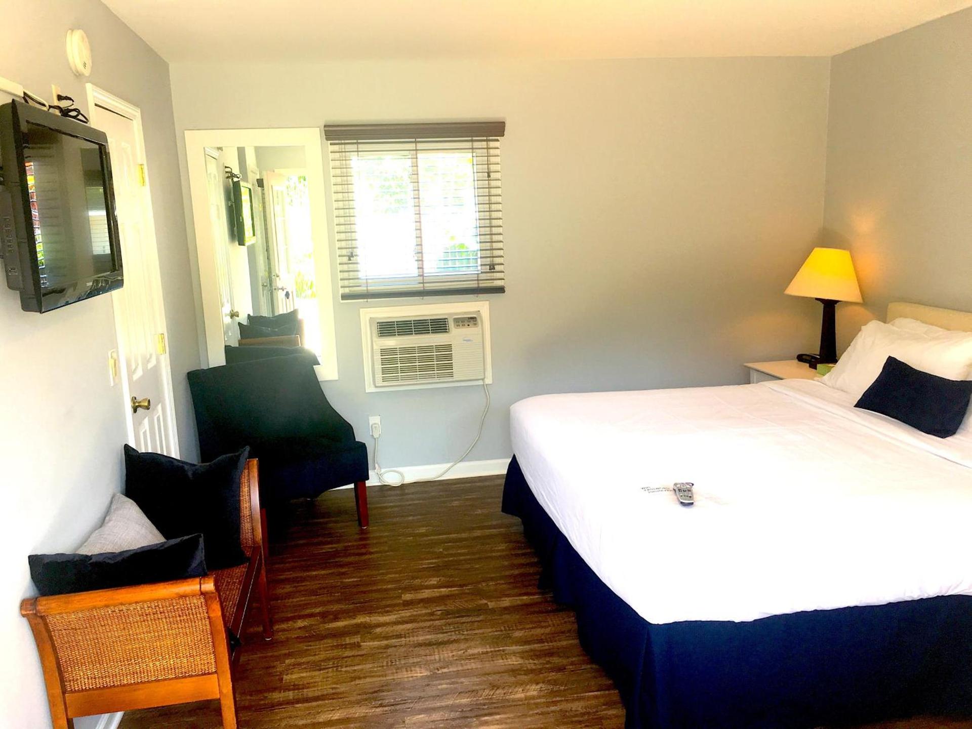 Shorewood Inn photo 10