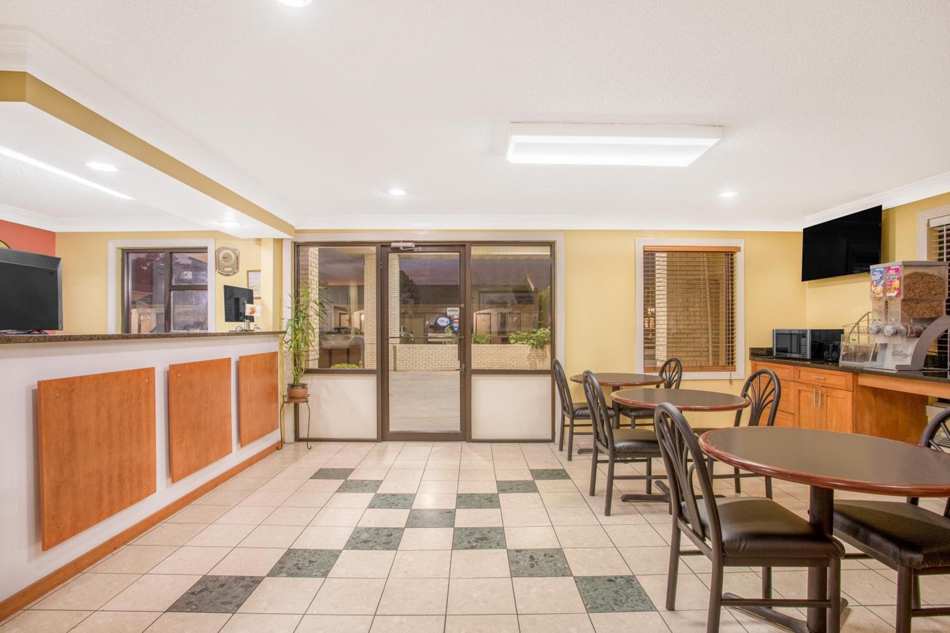 Super 8 by Wyndham Sumter photo 21