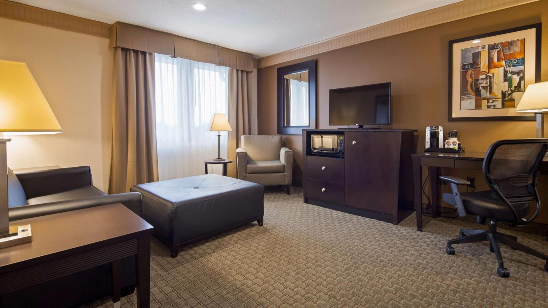 Best Western Plus Concordville Hotel photo 25