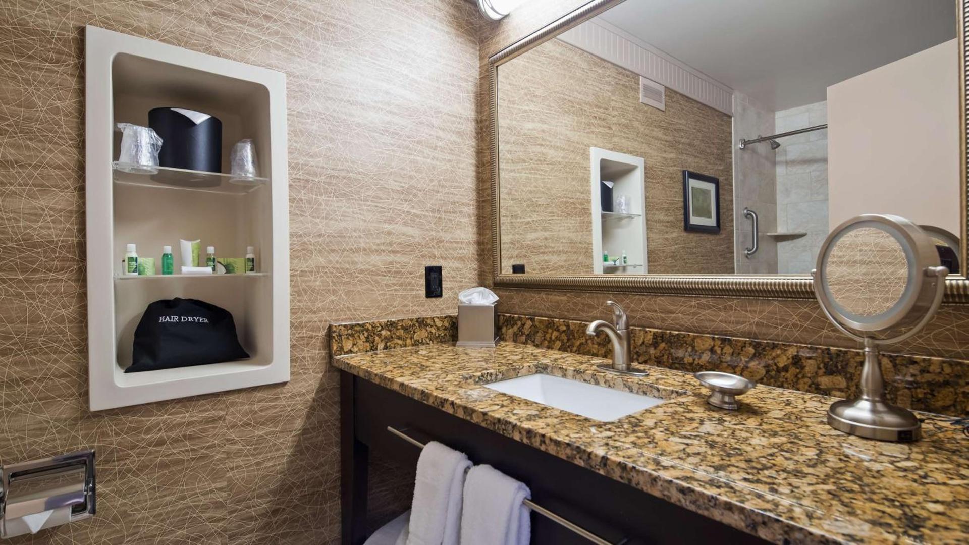 Best Western Plus Concordville Hotel photo 37