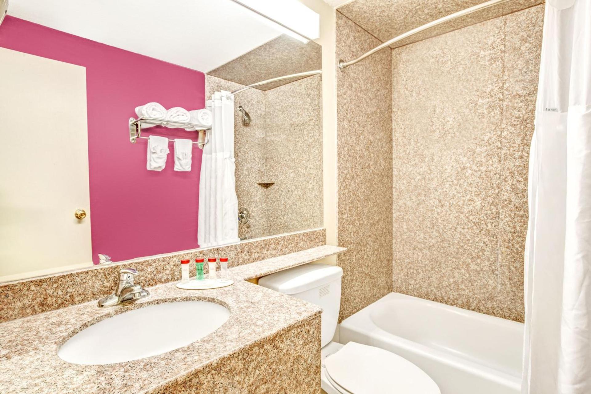 Ramada by Wyndham Rockaway photo 9