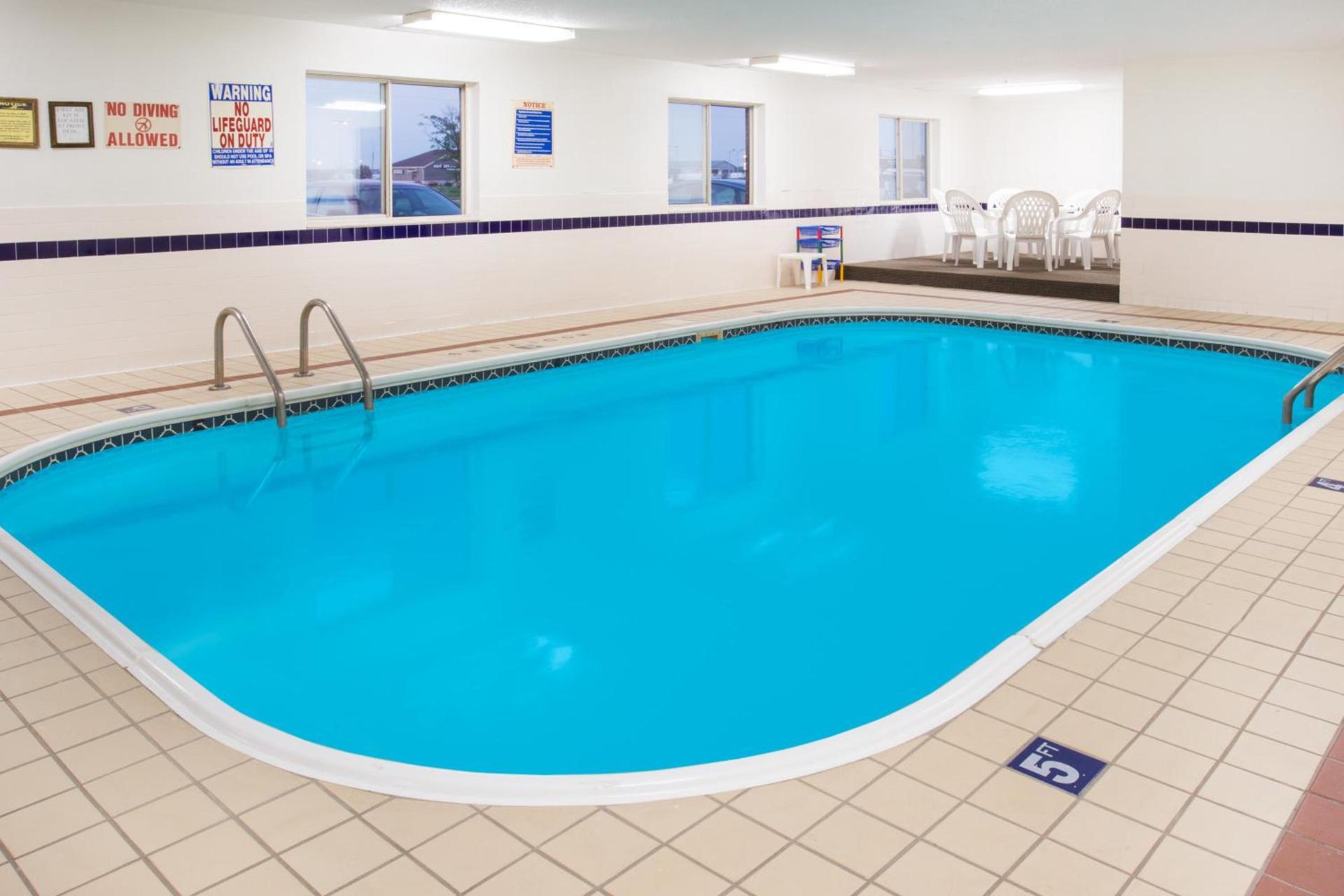 Super 8 by Wyndham Monmouth IL photo 18