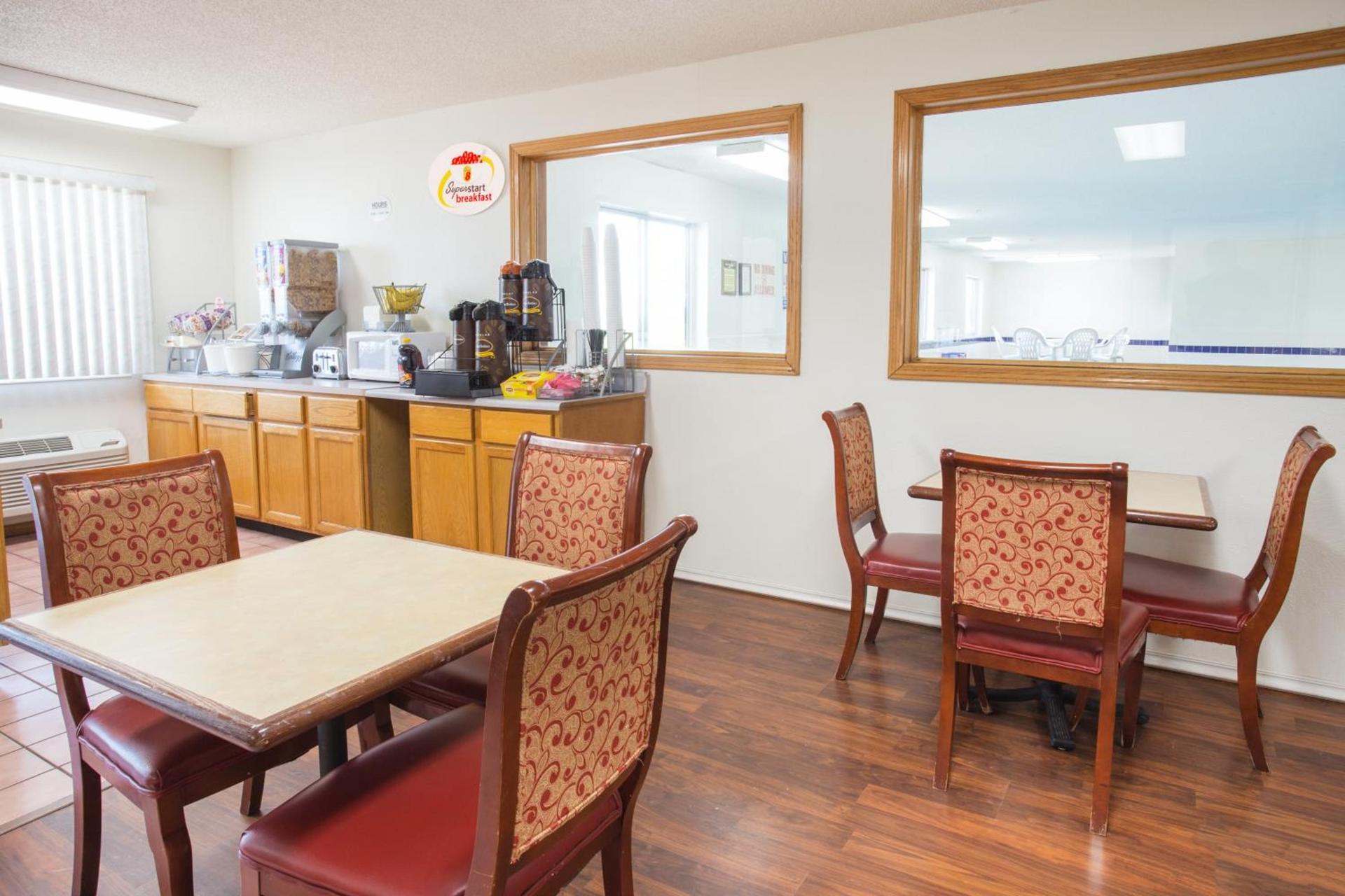 Super 8 by Wyndham Monmouth IL photo 27