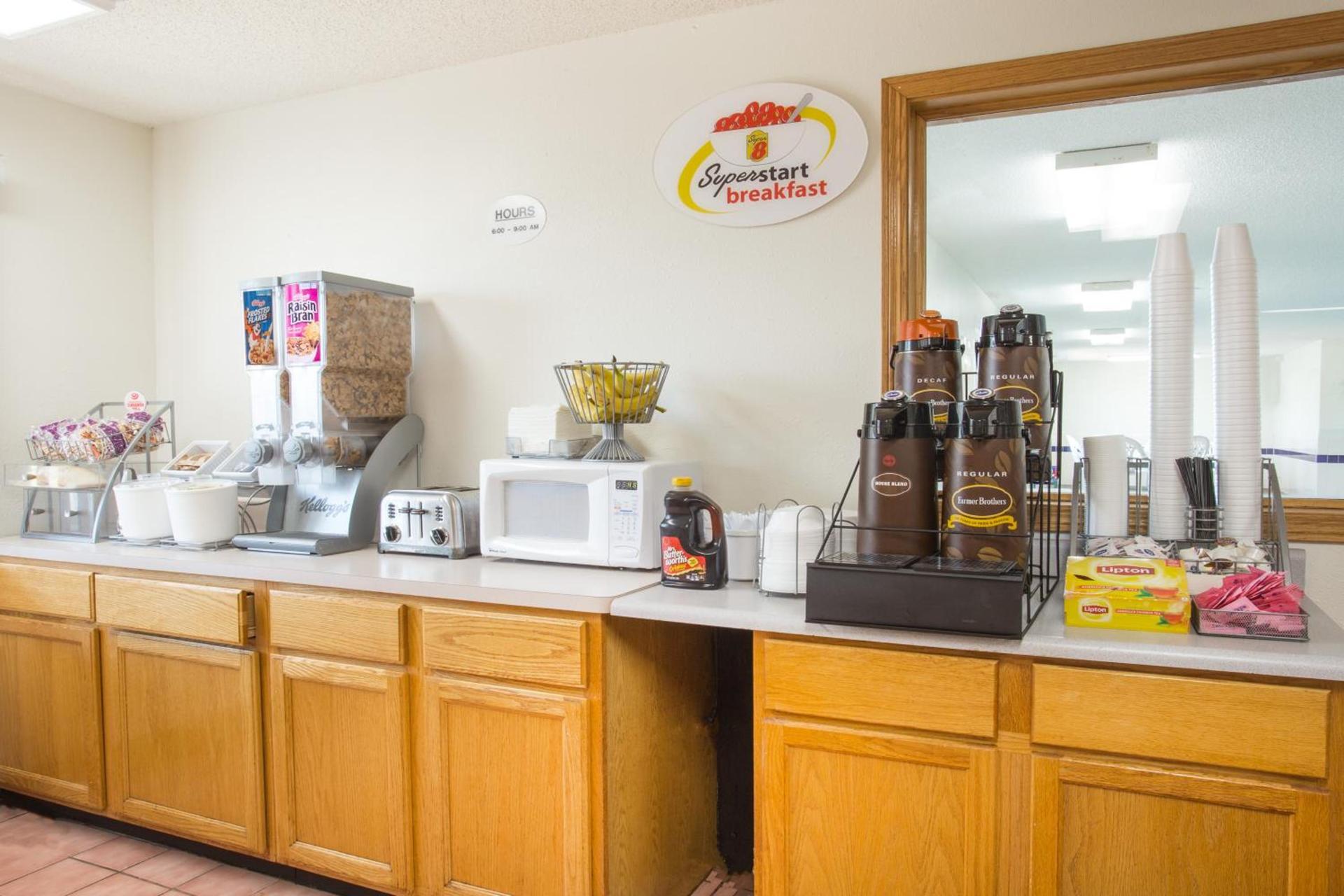 Super 8 by Wyndham Monmouth IL photo 28