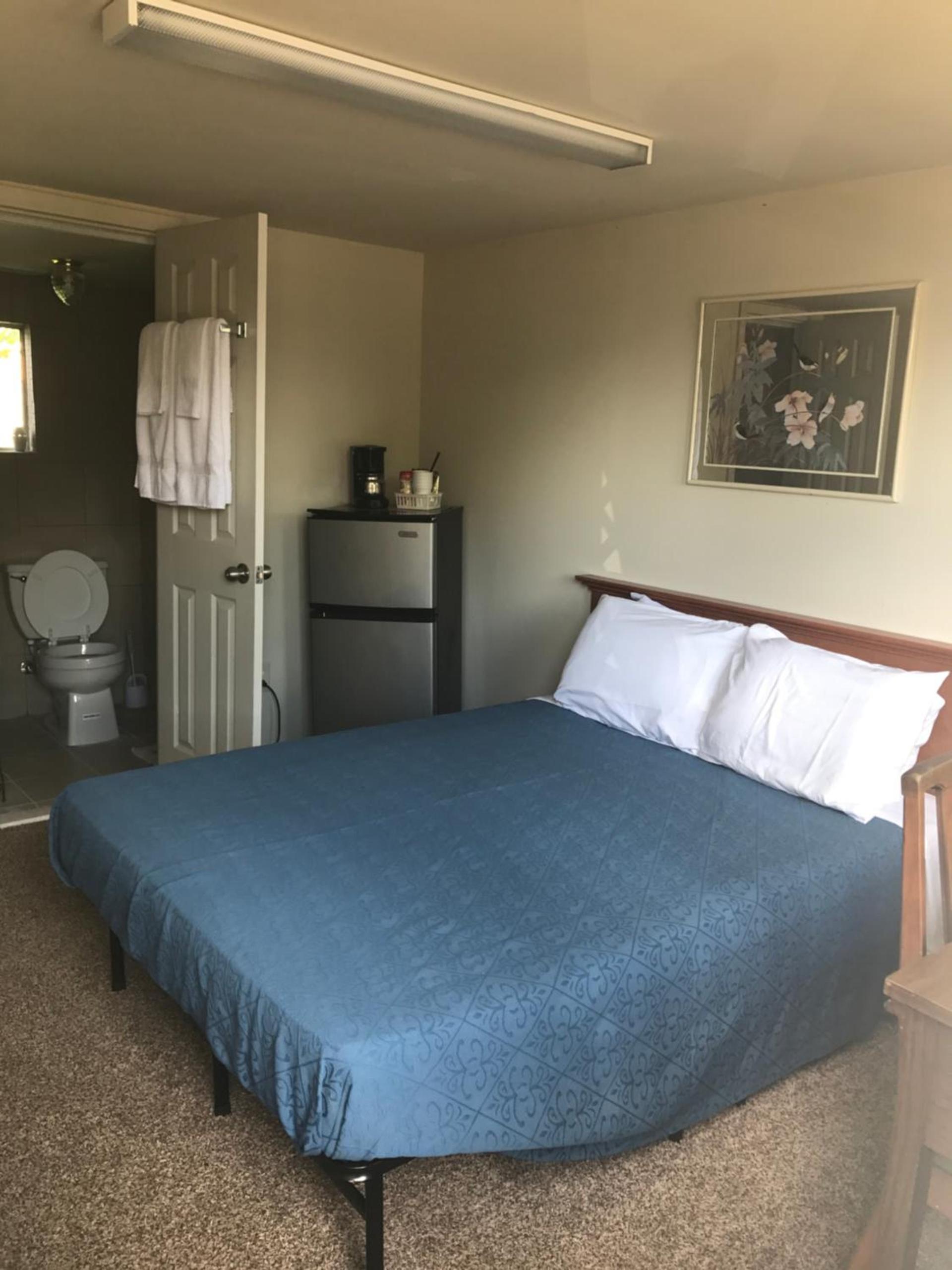 Hillside Motel photo 27