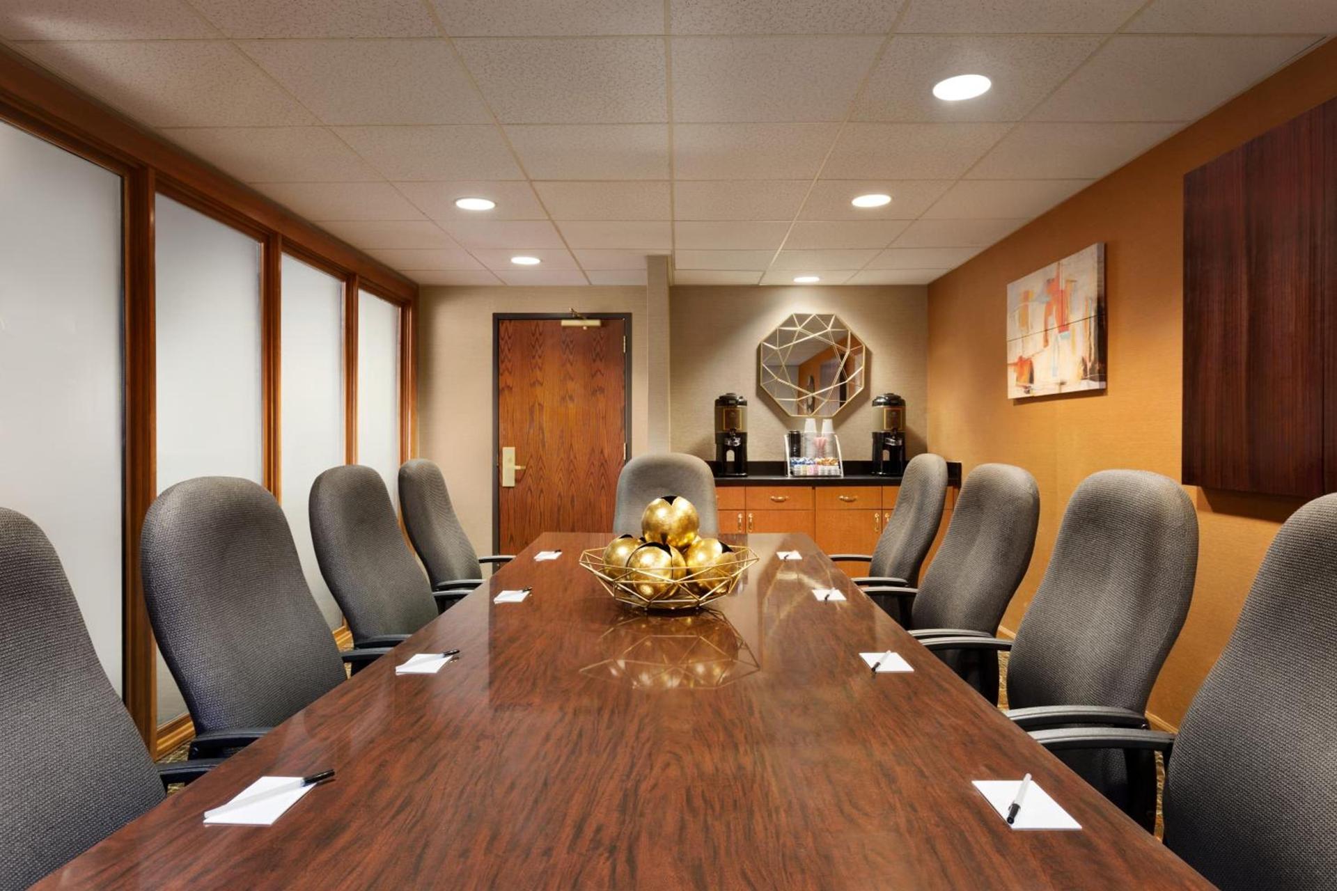 Townhome Inn & Suites by IHG photo 29