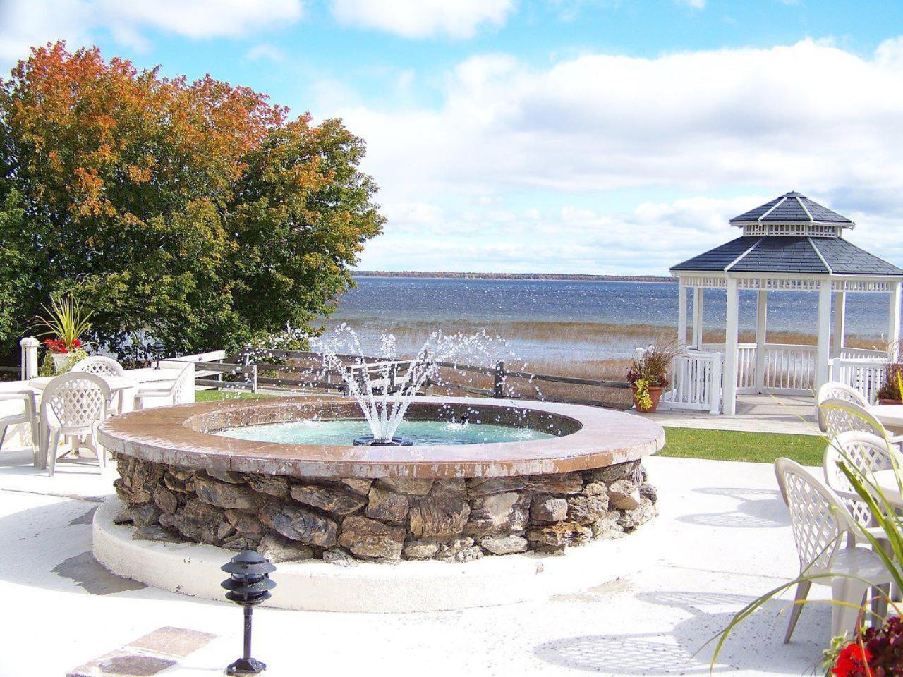 Terrace Bay Hotel - Lakefront photo 5