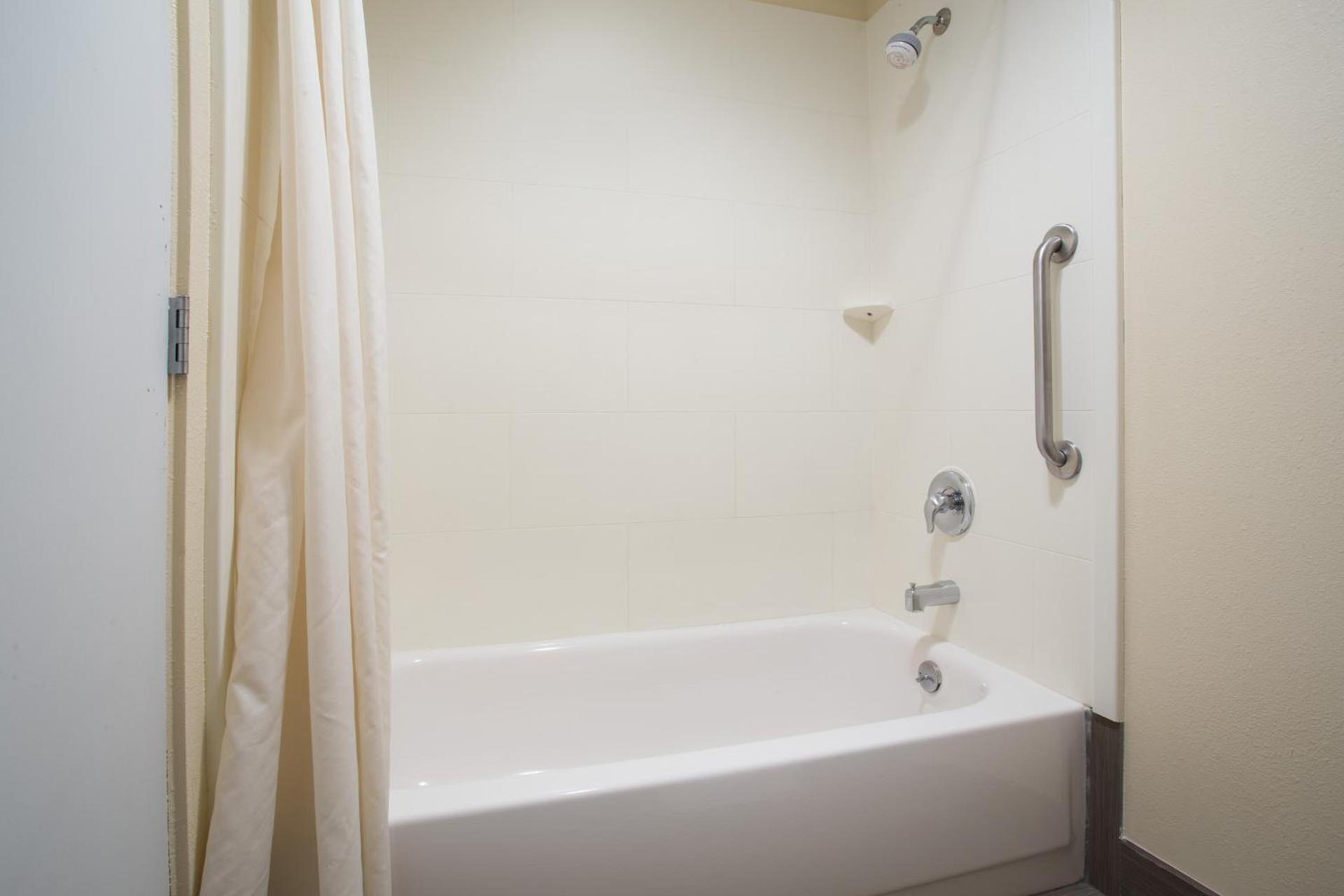 Days Inn by Wyndham Yakima photo 21
