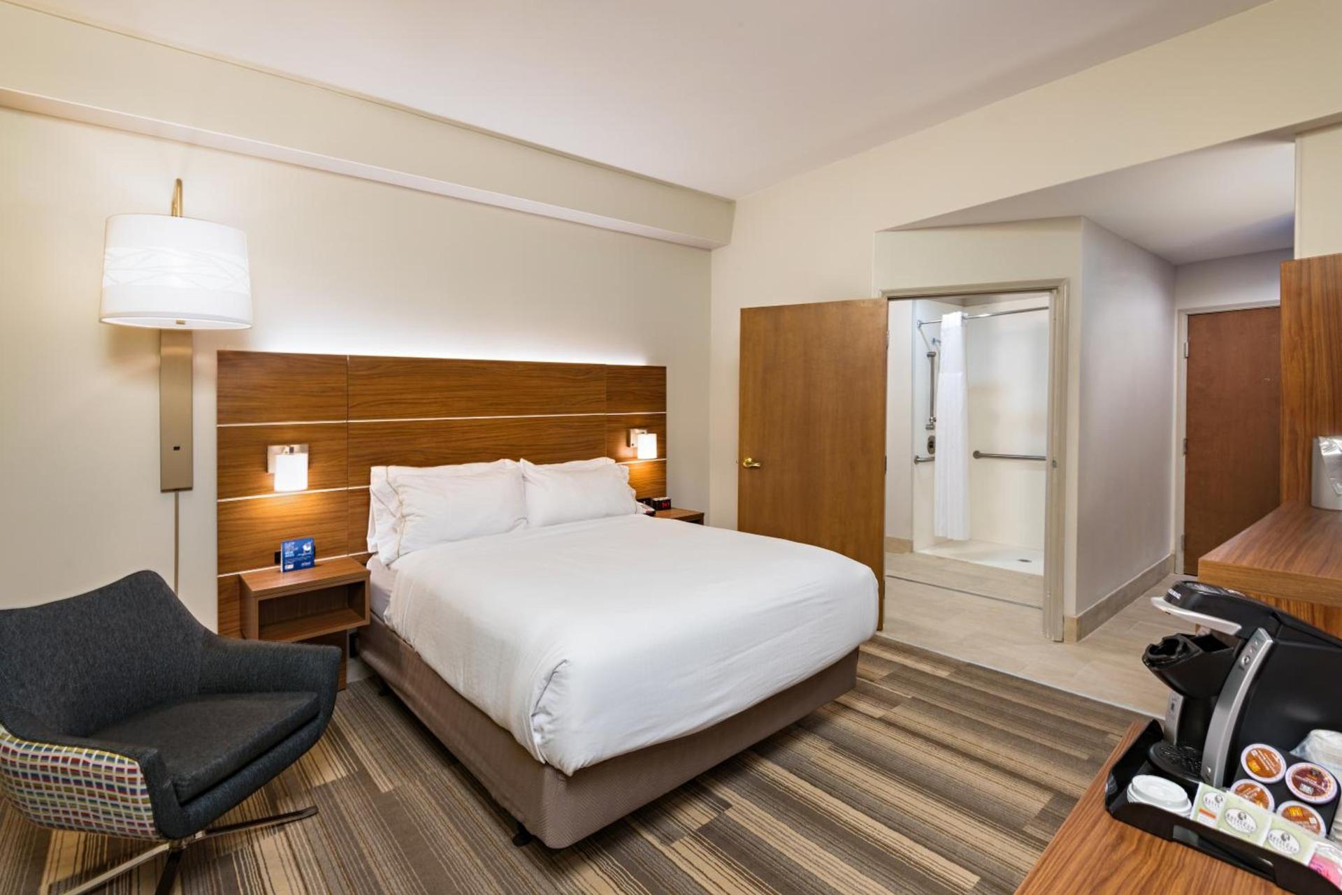 Holiday Inn Express Peoria North - Glendale by IHG photo 3