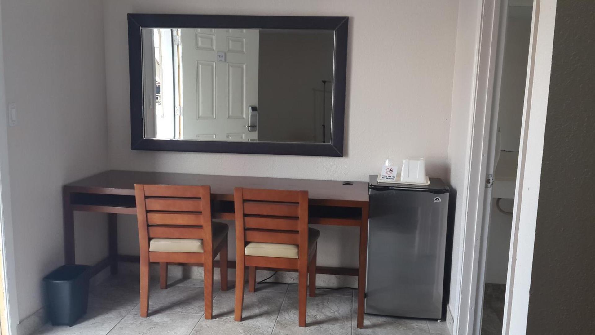 American Regency Inn photo 16