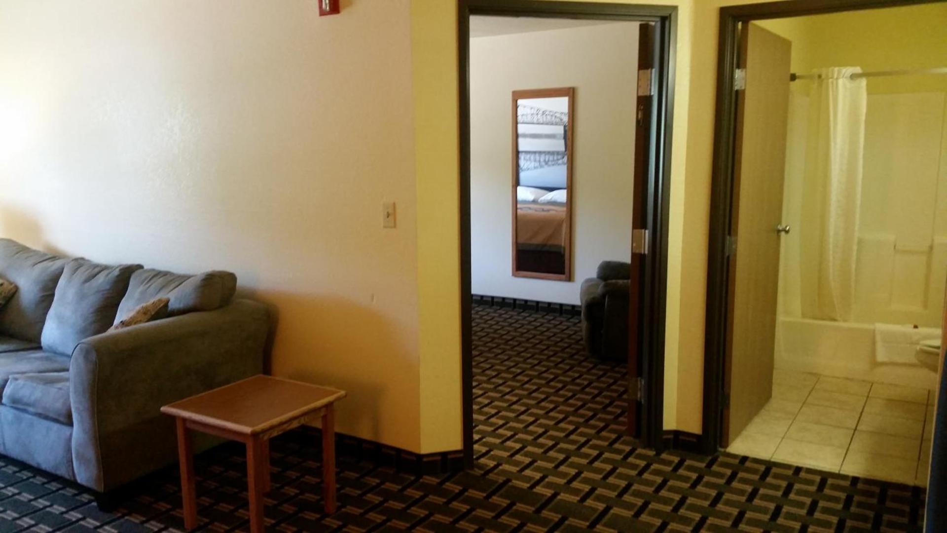 Super 8 by Wyndham Wheeling WV photo 31