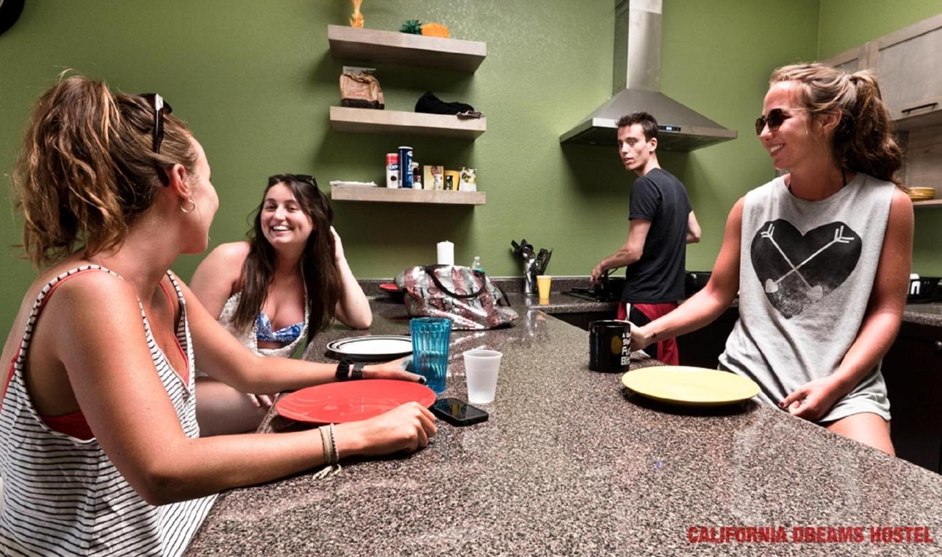 California Dreams Hostel - Pacific Beach photo 13