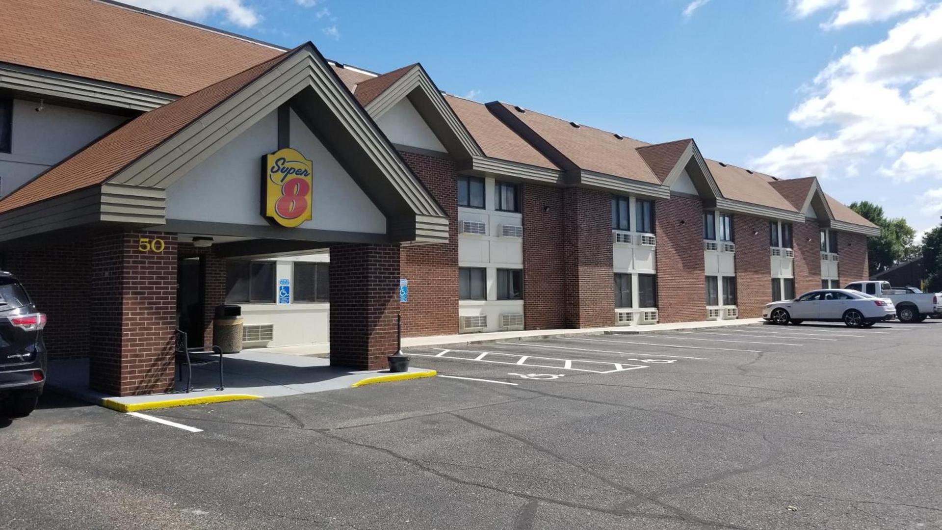 Super 8 by Wyndham St. Cloud photo 20