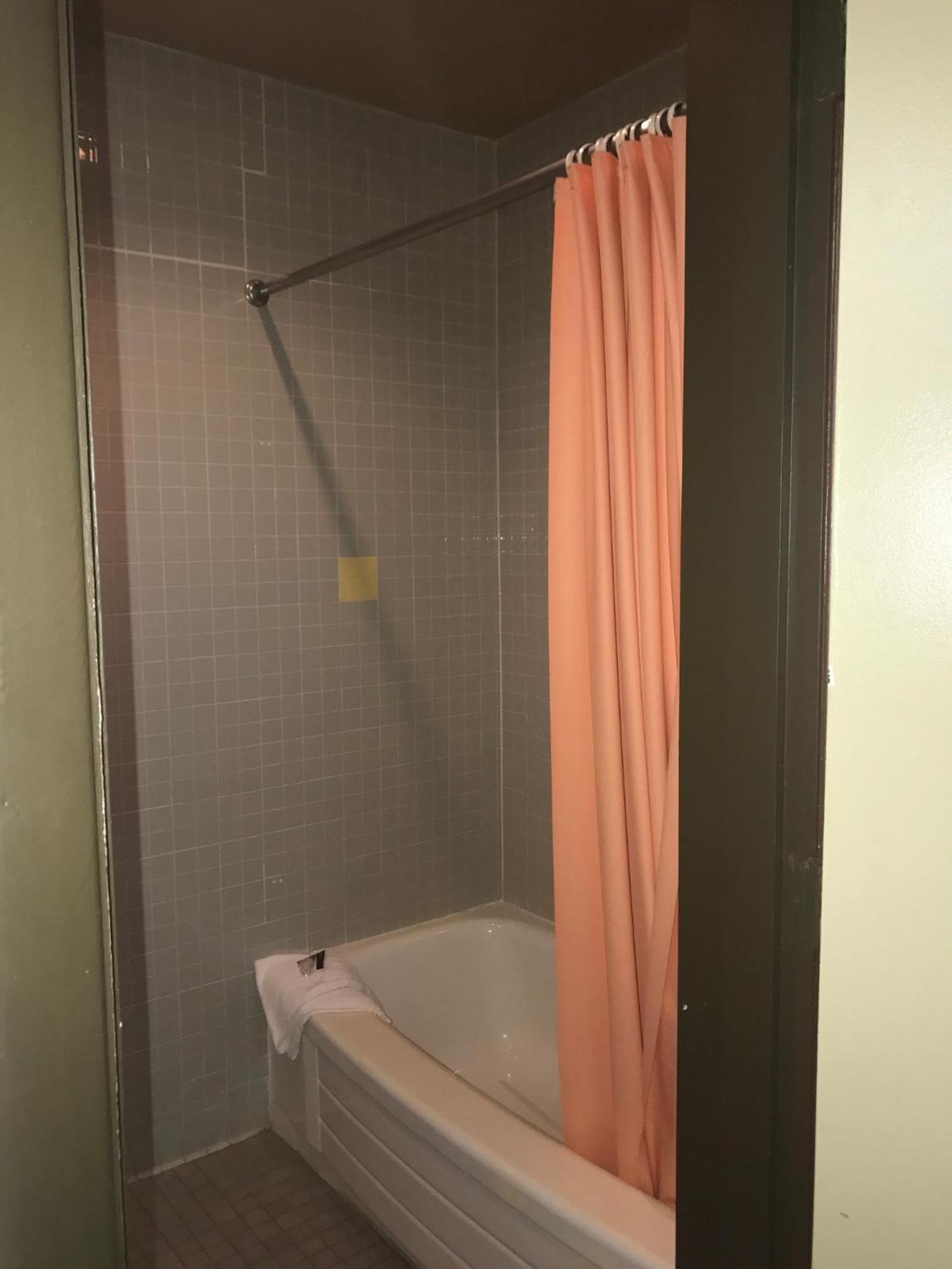 Red Carpet Inn photo 31