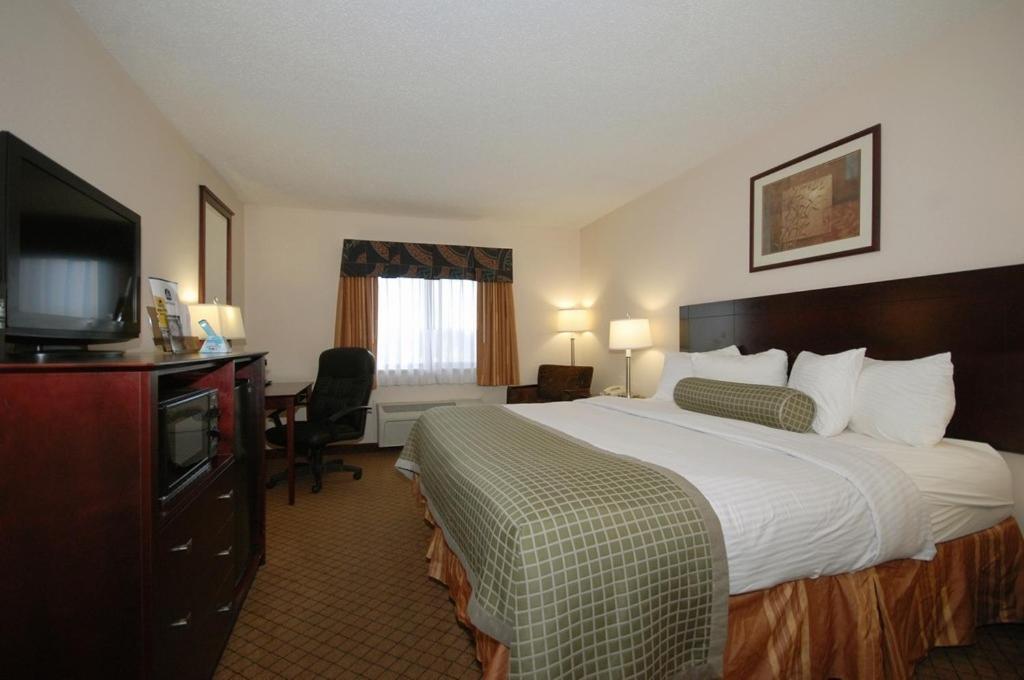 Baymont by Wyndham Delaware photo 13
