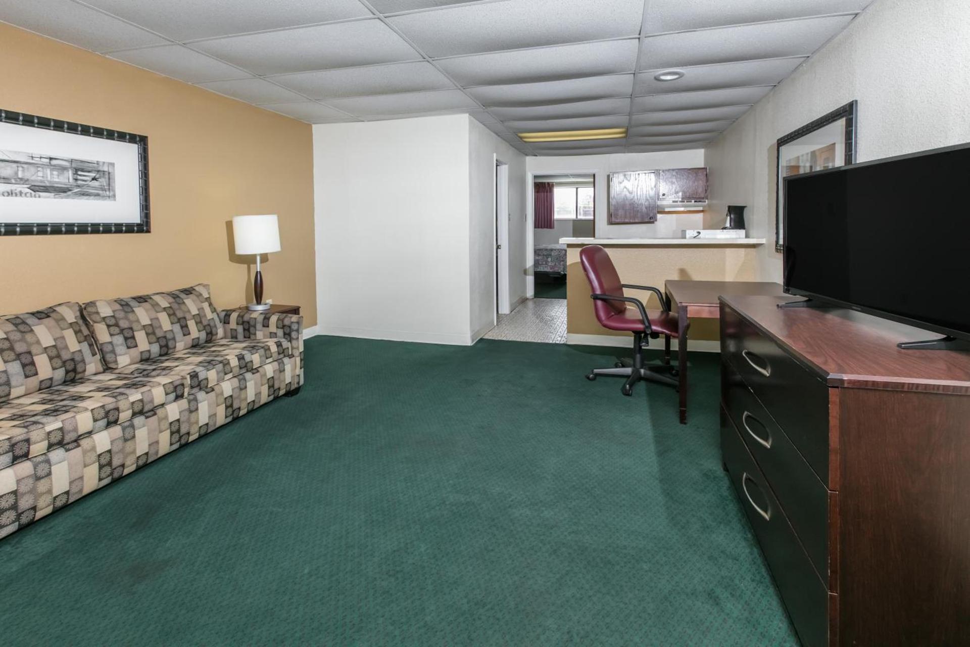 Knights Inn Longview photo 8