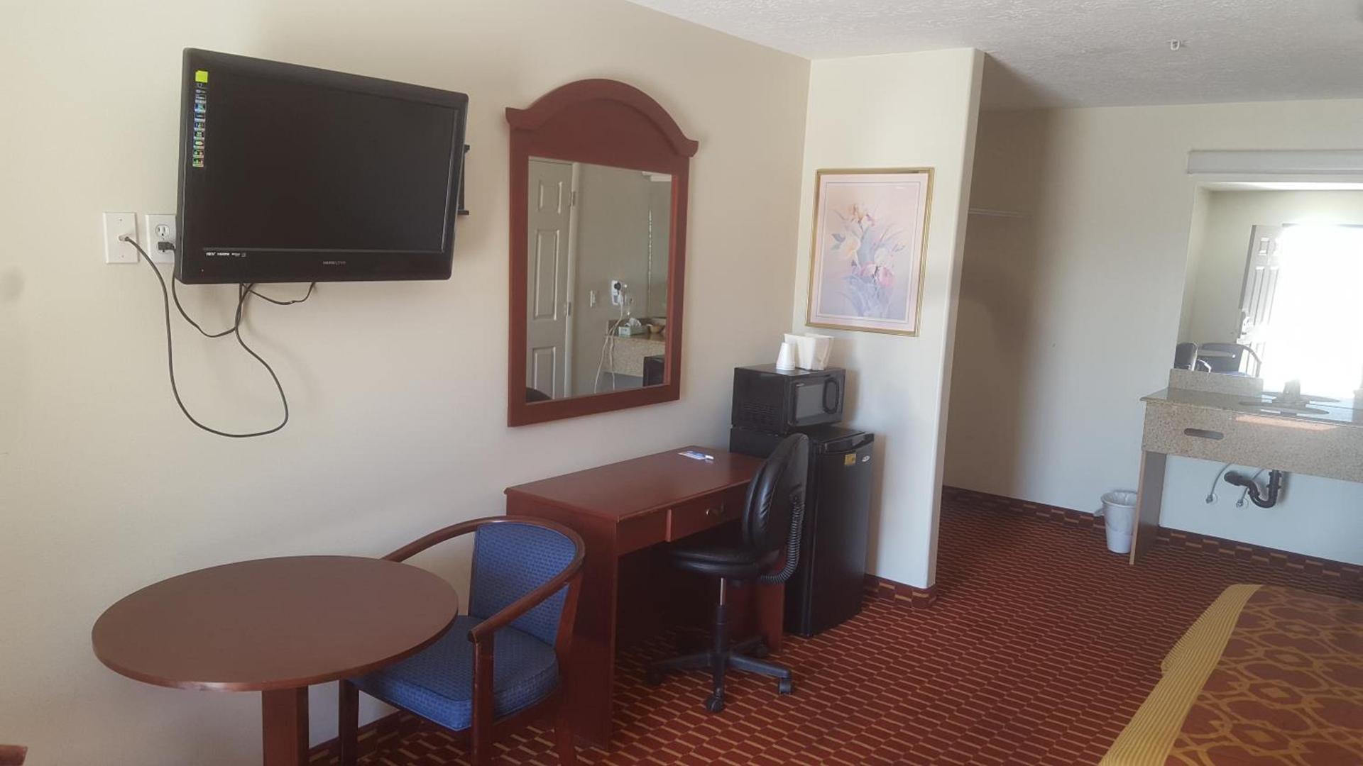 Split Mountain Motel photo 34