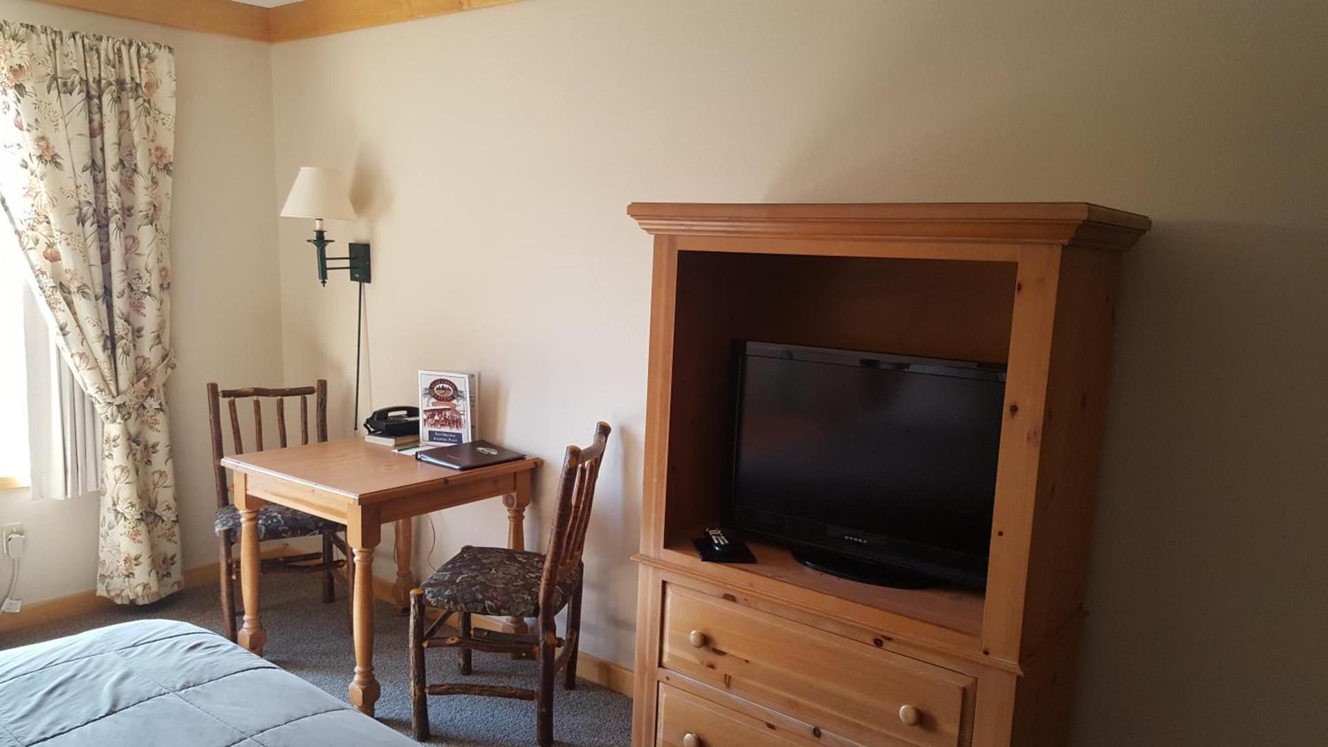 Flat Creek Lodge photo 15