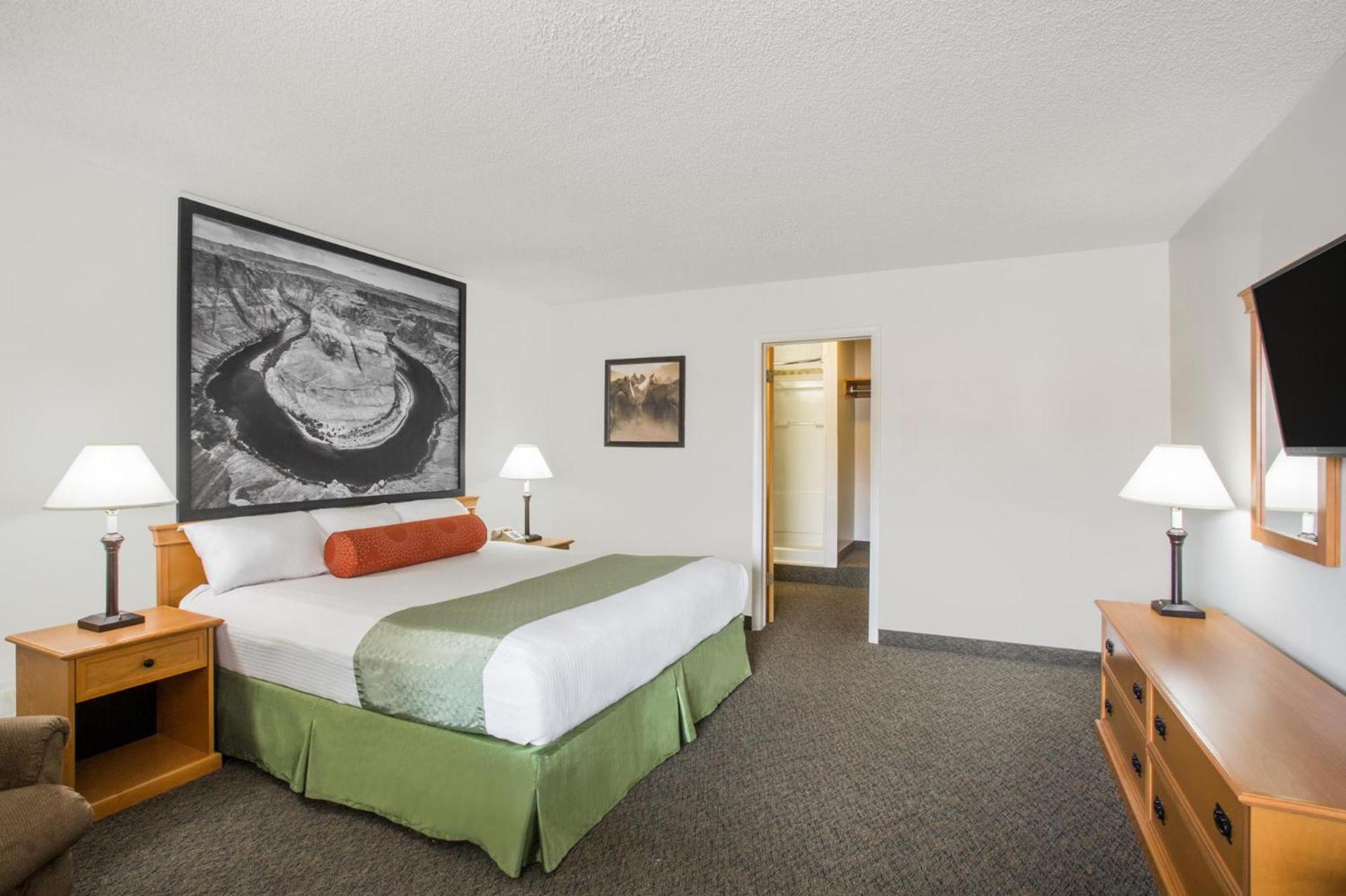 Super 8 by Wyndham Salina/Scenic Hills Area photo 38