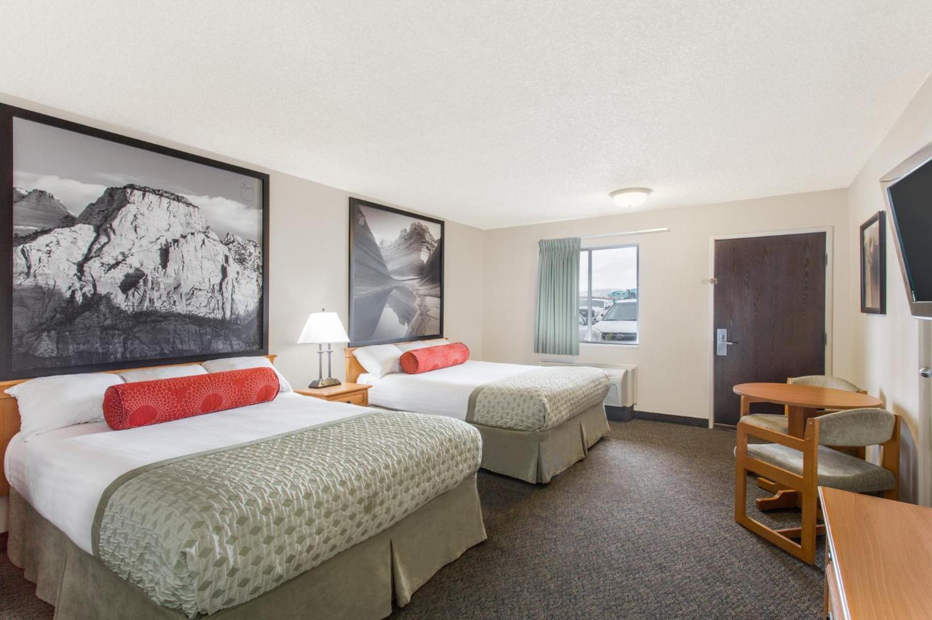 Super 8 by Wyndham Salina/Scenic Hills Area photo 32