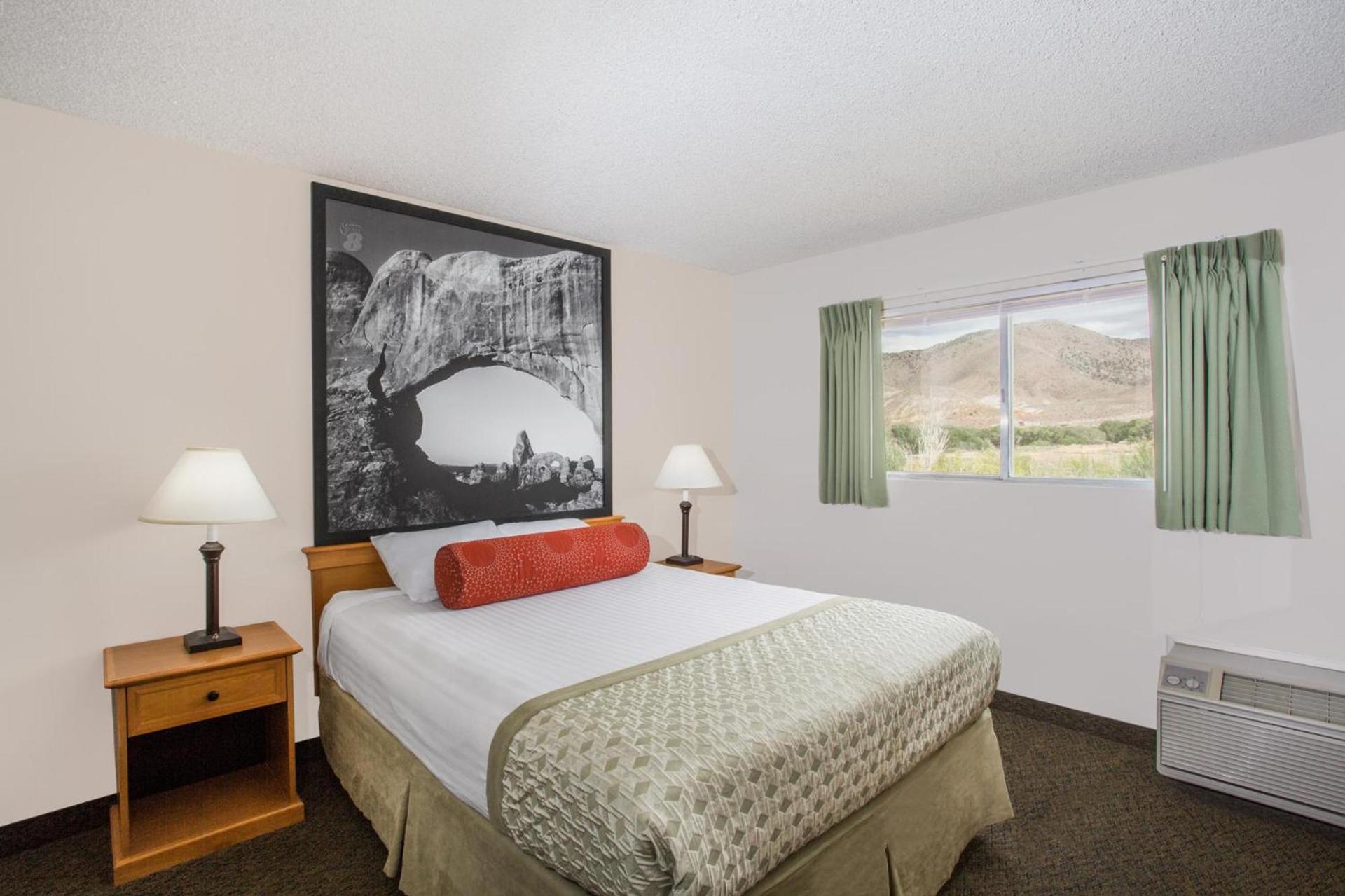 Super 8 by Wyndham Salina/Scenic Hills Area photo 40