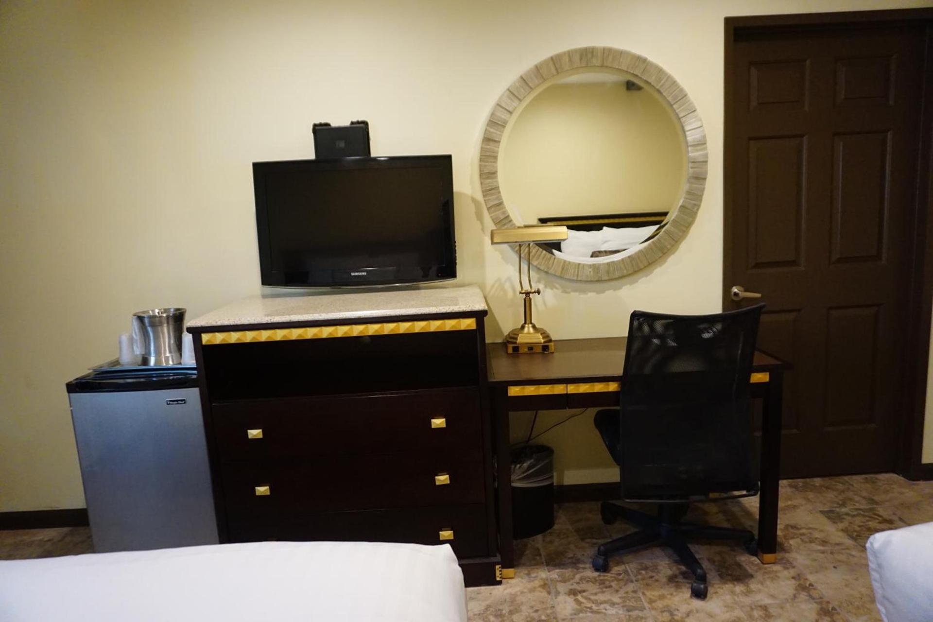 Tuscan Garden Inn photo 24