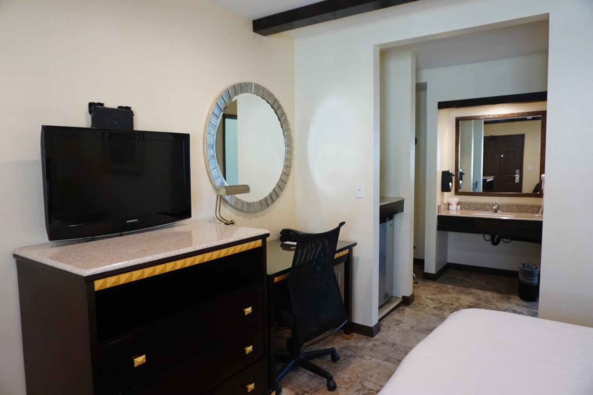 Tuscan Garden Inn photo 25