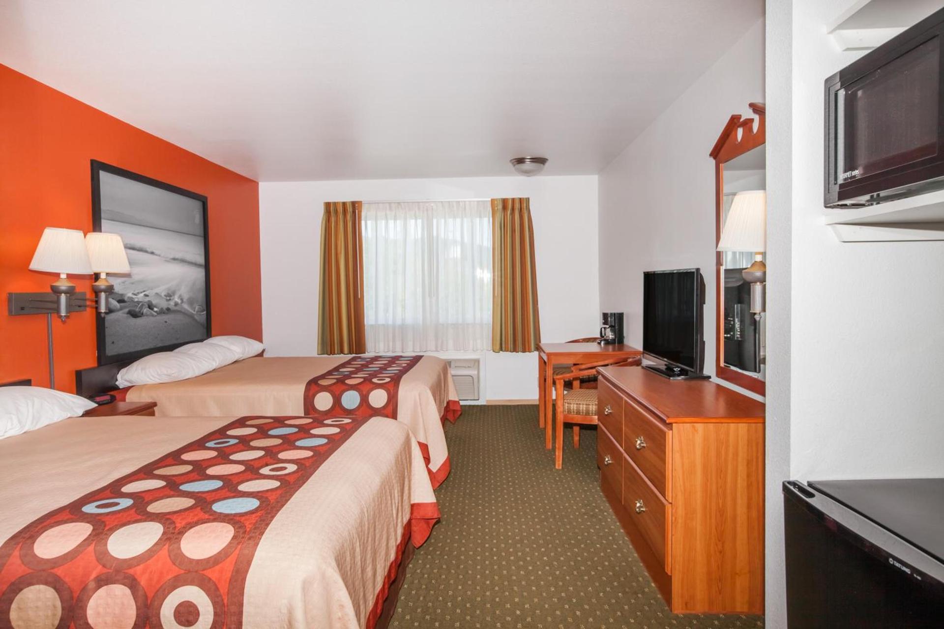 Super 8 by Wyndham Cloverdale Wine Country photo 15