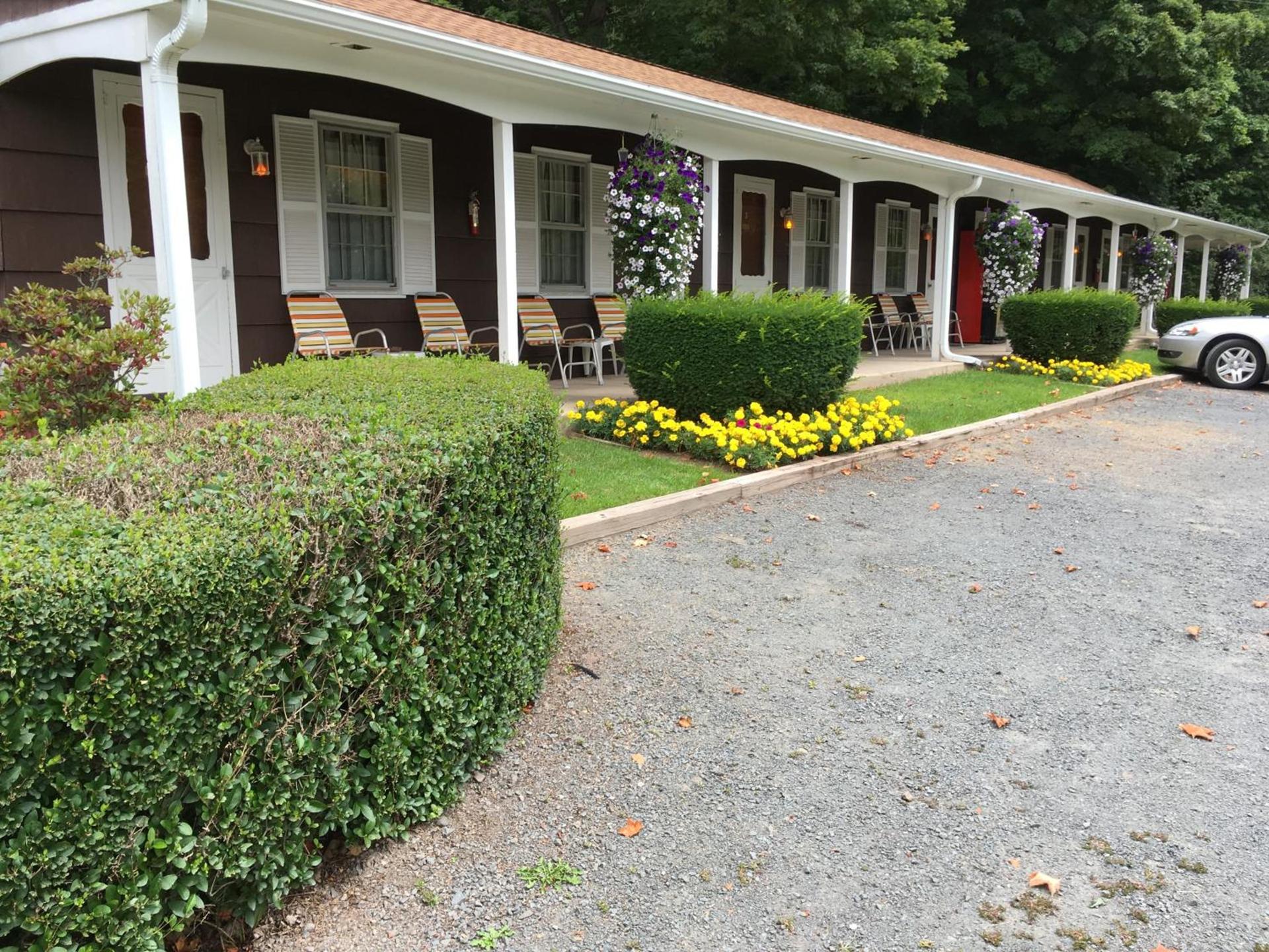 Cave Mountain Motel photo 8